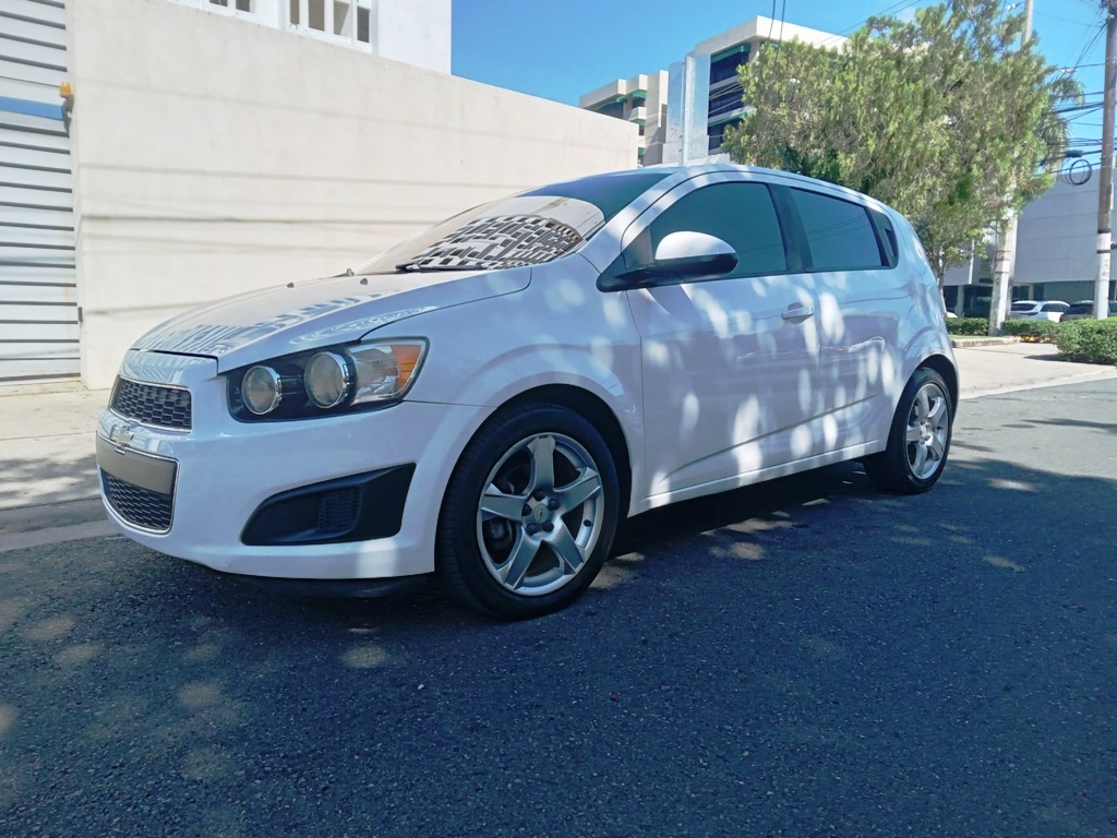 carros - Chevy Sonic LS Hatchback 2015 Manual 2