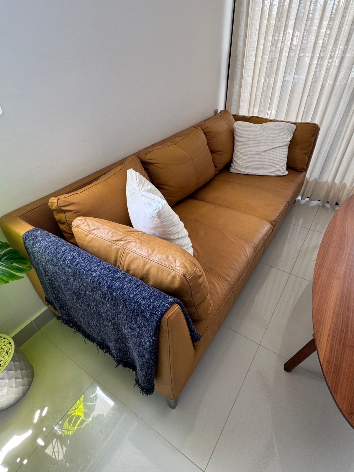 muebles y colchones - Mueble de 3 plazas como nuevo 100% piel y mesa. 12 3