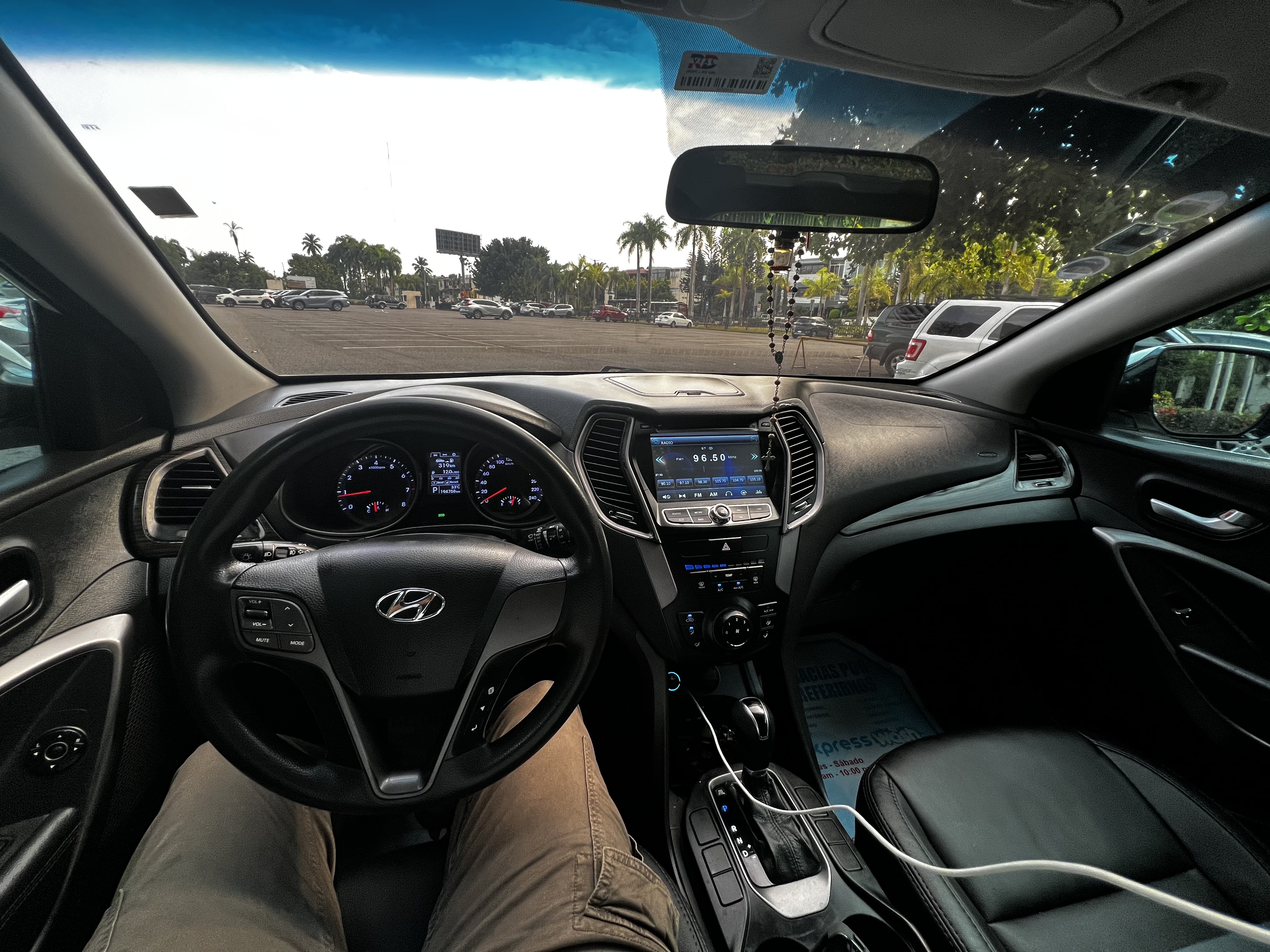 jeepetas y camionetas - Hyundai Santa Fe 2013 – En excelente estado 9