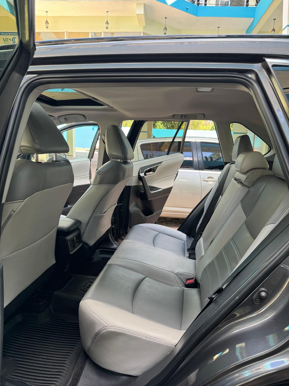 jeepetas y camionetas - Toyota rav4 2022 xle premium  2