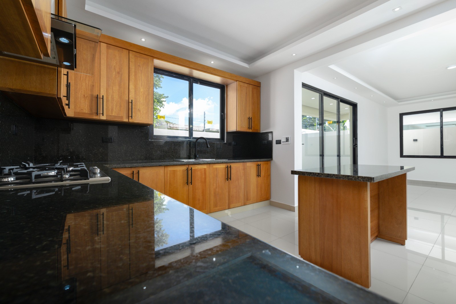 casas - Moderna Vivienda en Residencial Cerrado, Ave. 27 de Febrero 7