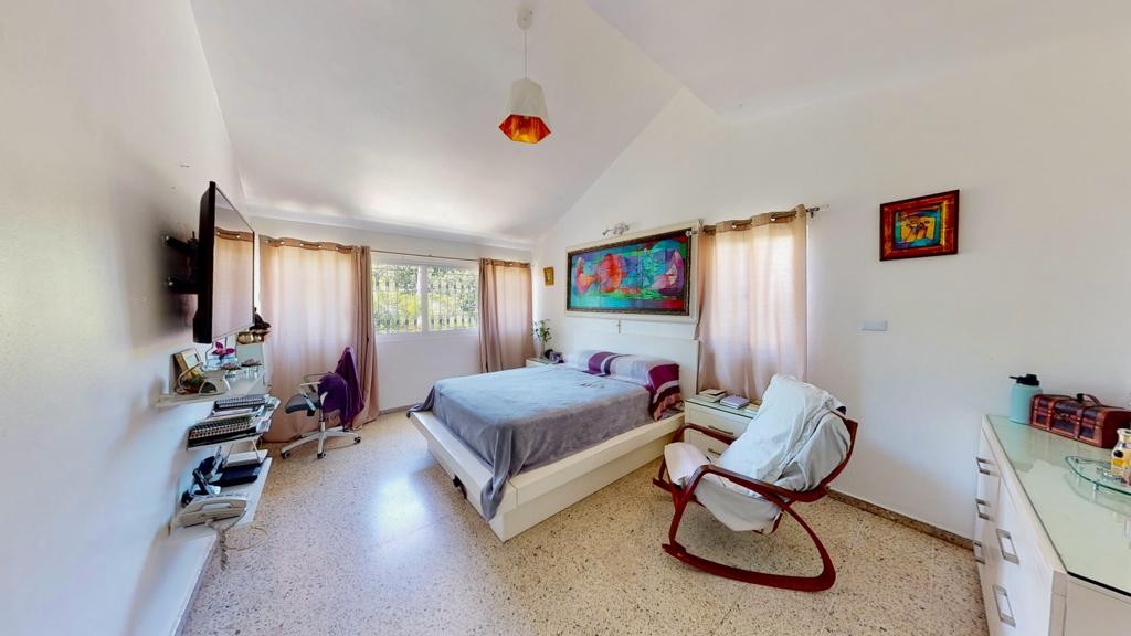 casas - Vendo casa en la zona Universitaria 
Residencial cerrado
290 mst
RD$18,000,000 3