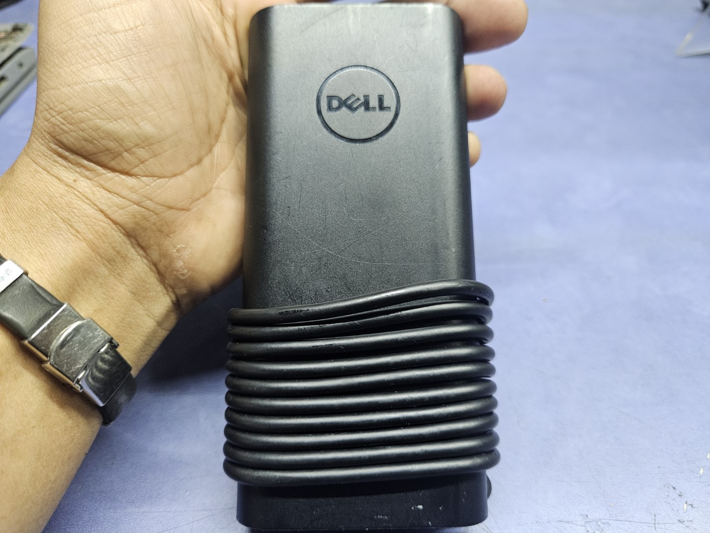 computadoras y laptops - Cargador Dell plug fino y ancho 130W original 2
