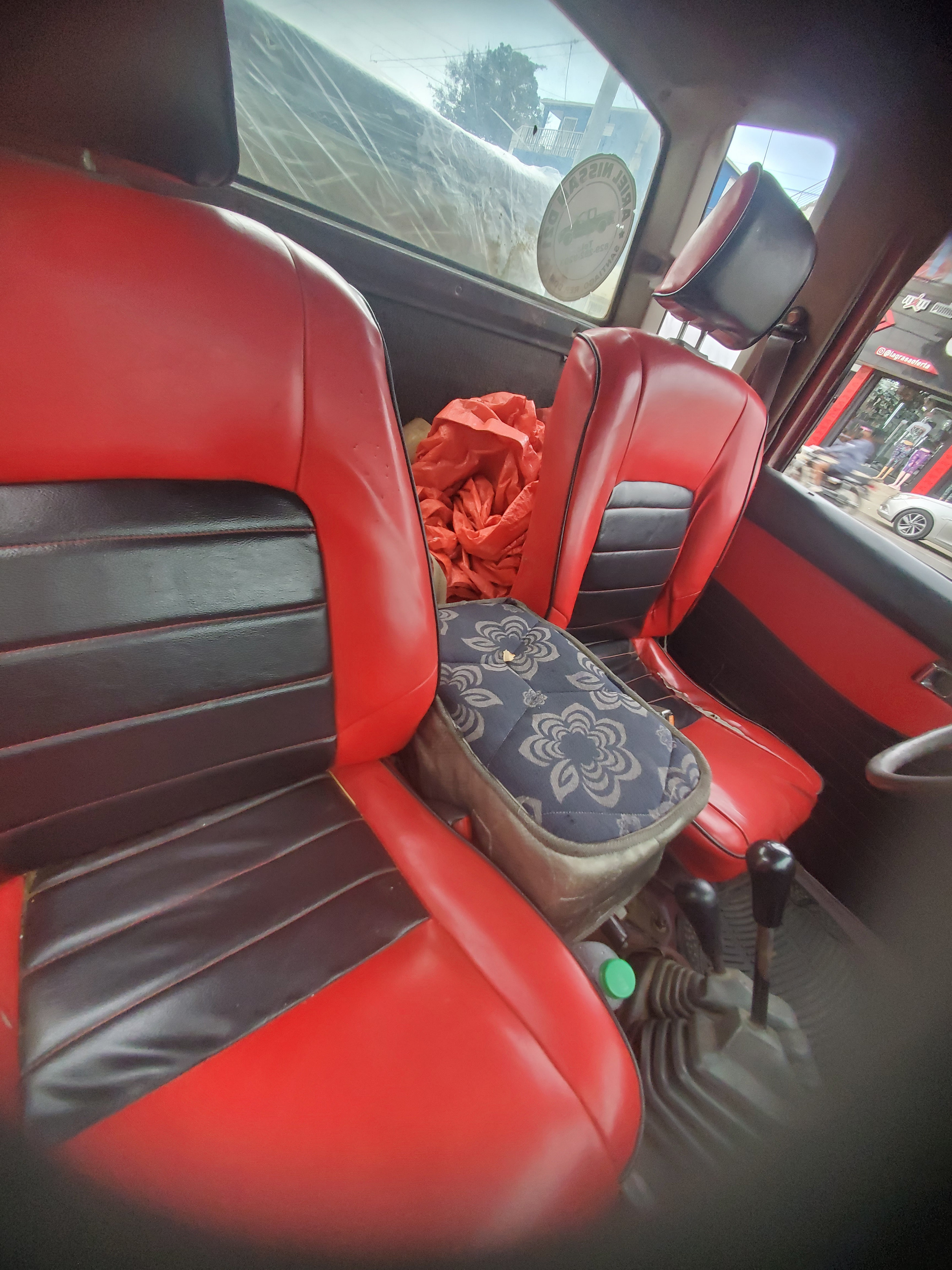 jeepetas y camionetas - Vendo camioneta Nissan negociable. $425,000 negociable. 6