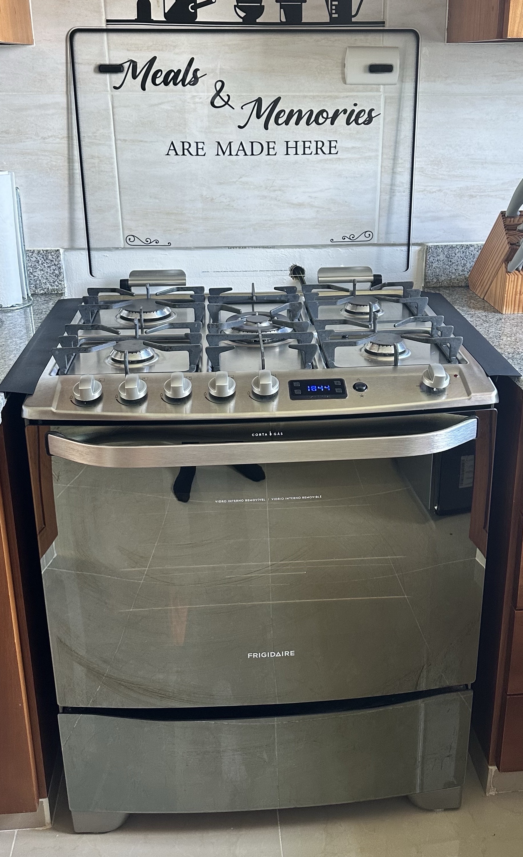 electrodomesticos - ESTUFA AL PISO FRIGIDAIRE, 30" QUEMADORES, A GAS 1