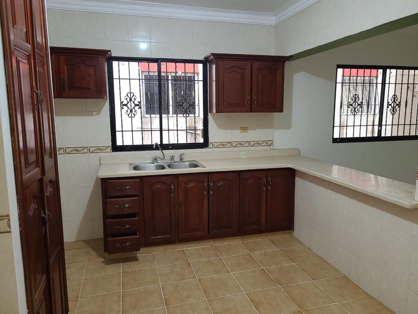 casas - Hermosa casa en alquiler en el Residencial Colinas del Este, vista Hermosa, SDE
 4