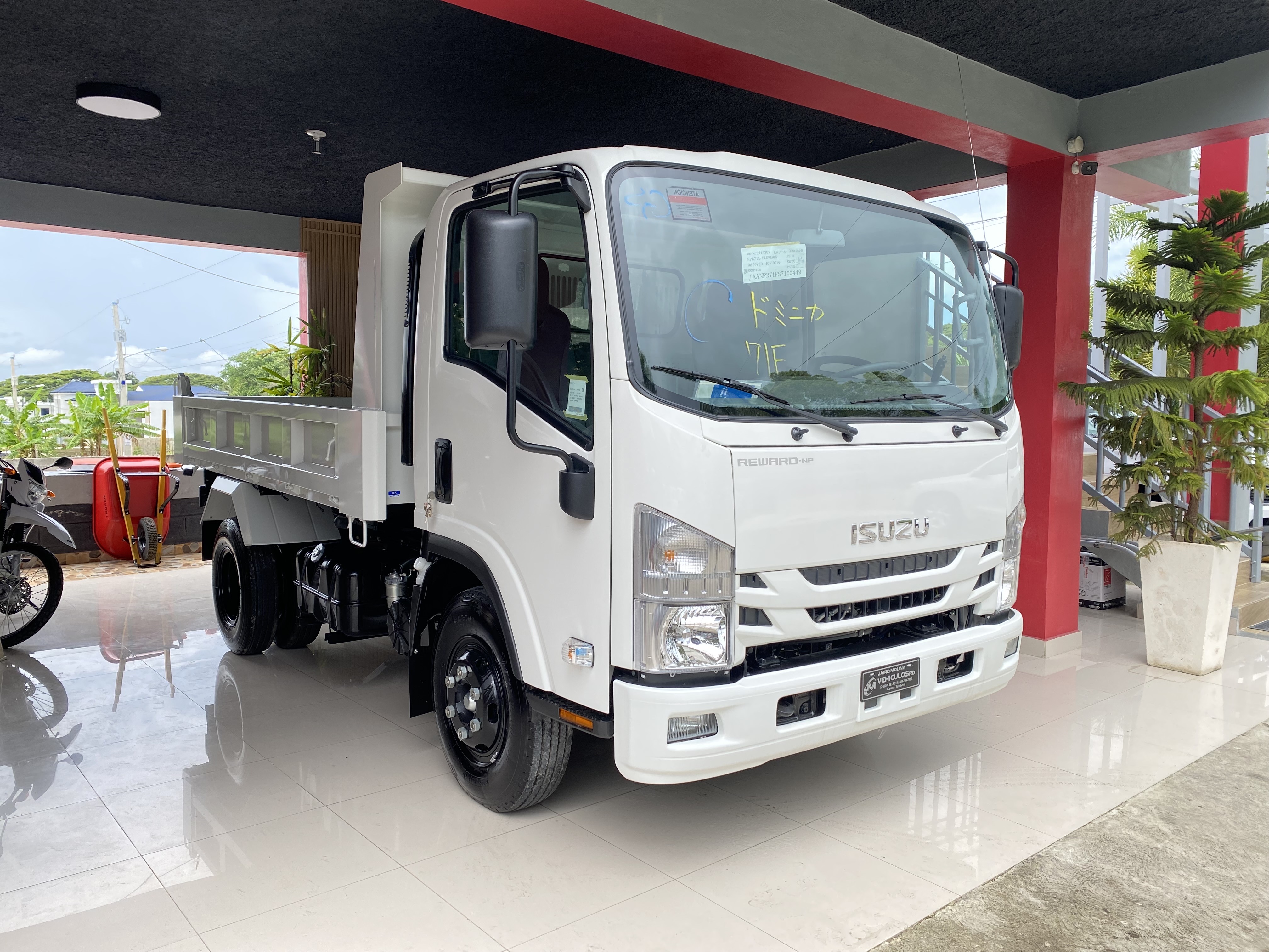 camiones y vehiculos pesados - ISUZU NPR 2025 VOLTEO 1