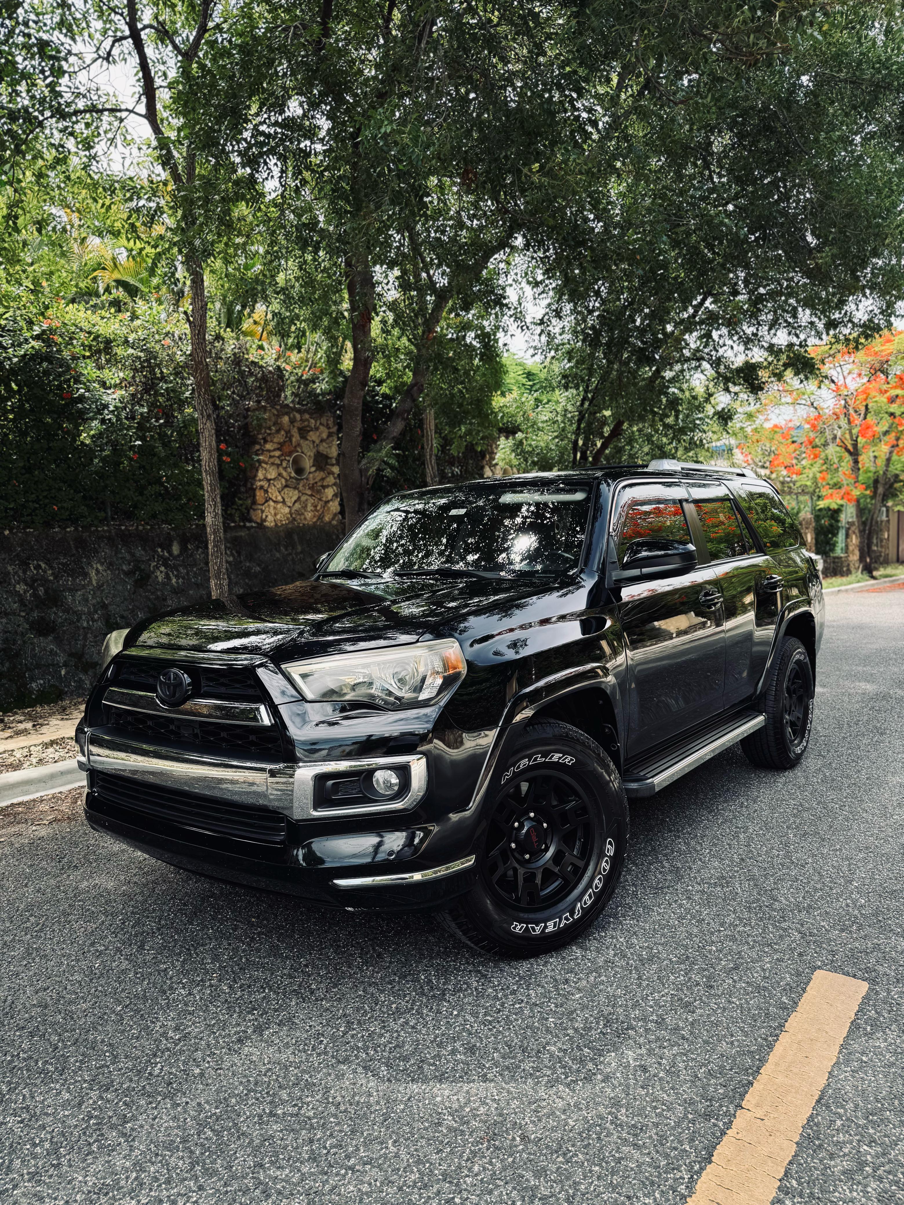 jeepetas y camionetas - Toyota 4Runner SR5 Negra 7