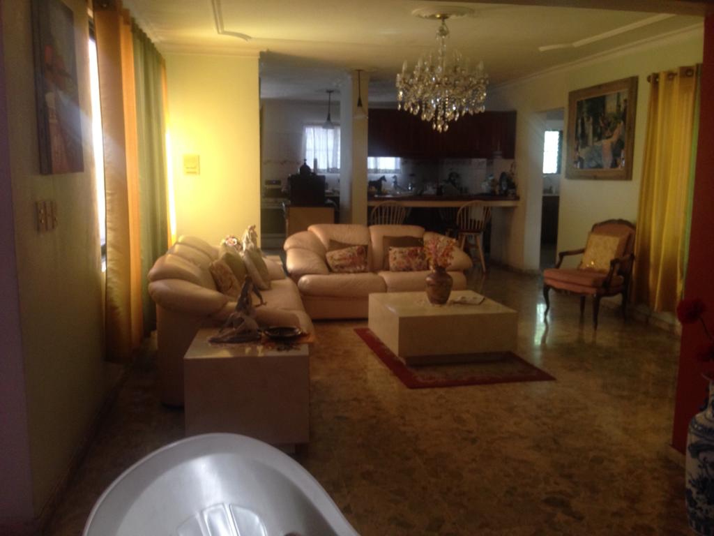 casas - Venta de casa en los cacicazgos con 1100mts Distrito Nacional Santo Domingo  7