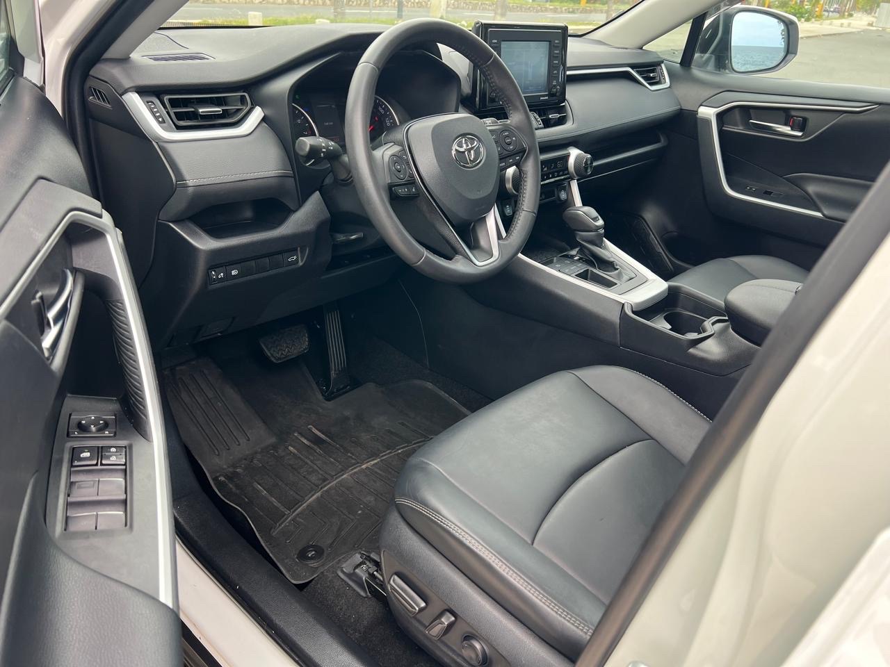 jeepetas y camionetas - TOYOTA RAV4 XLE PREMIUM 2022 RECIÉN IMPORTADA LA MÁS FULL! TODO INCLUIDO NUEVAAA 8