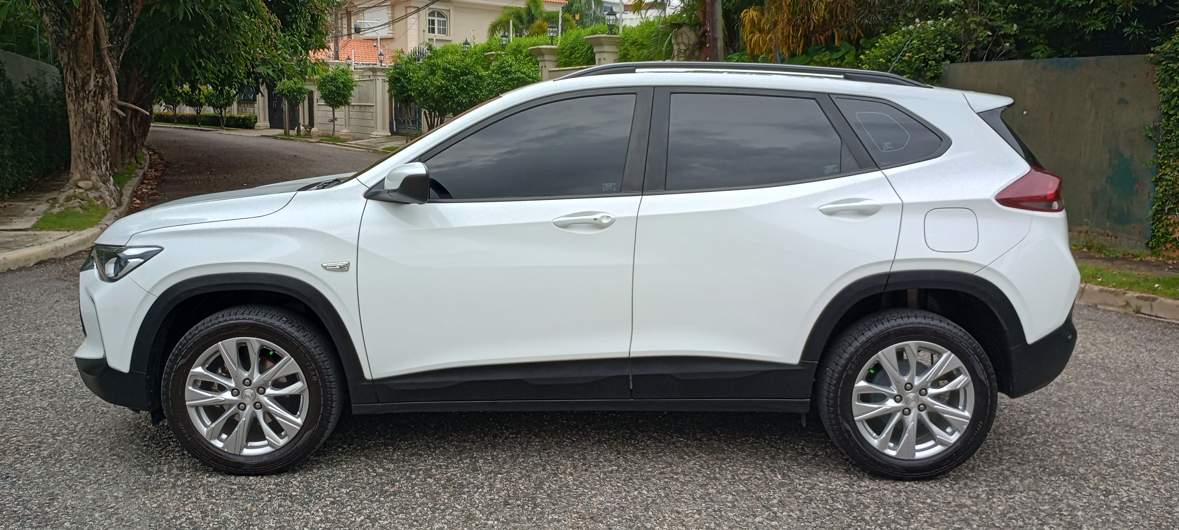 jeepetas y camionetas - CHEVROLET TRACKER LT 2023 con 7021 Kilómetros 0