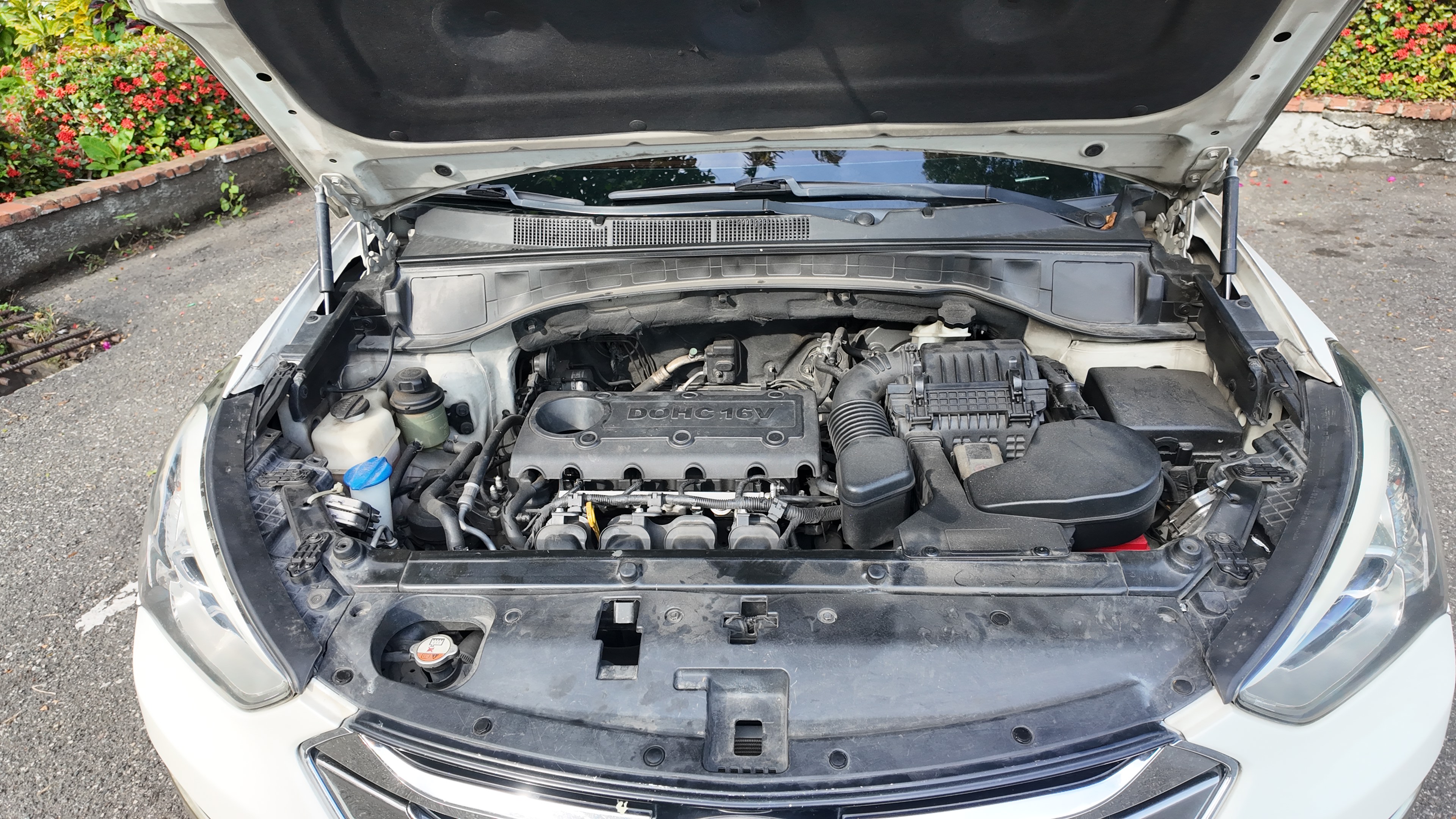 jeepetas y camionetas - Hyundai Santa Fe 2013 – En excelente estado 7
