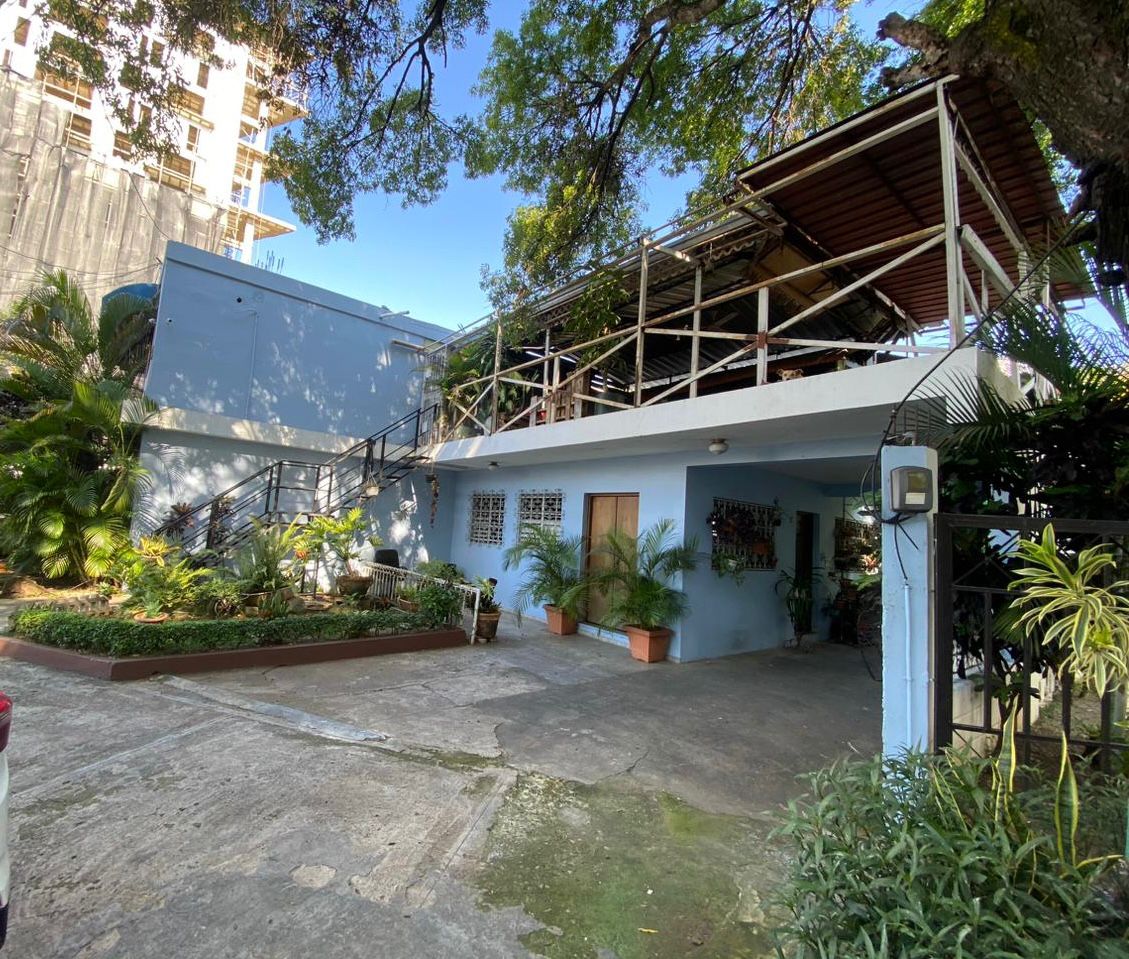 oficinas y locales comerciales - CASA LOCAL en EL VERGEL, para  REMODELAR, como  OFICINAS o VIVIENDA, 324 Mts.2 S 8