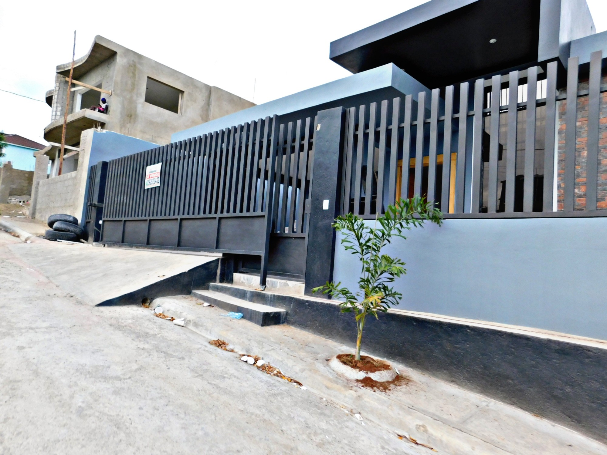 casas - A 3 minutos de las COLINAS VENDO CASA NUEVA,  MUCHO PATIO Y CUARTO DE SERVICIO  3