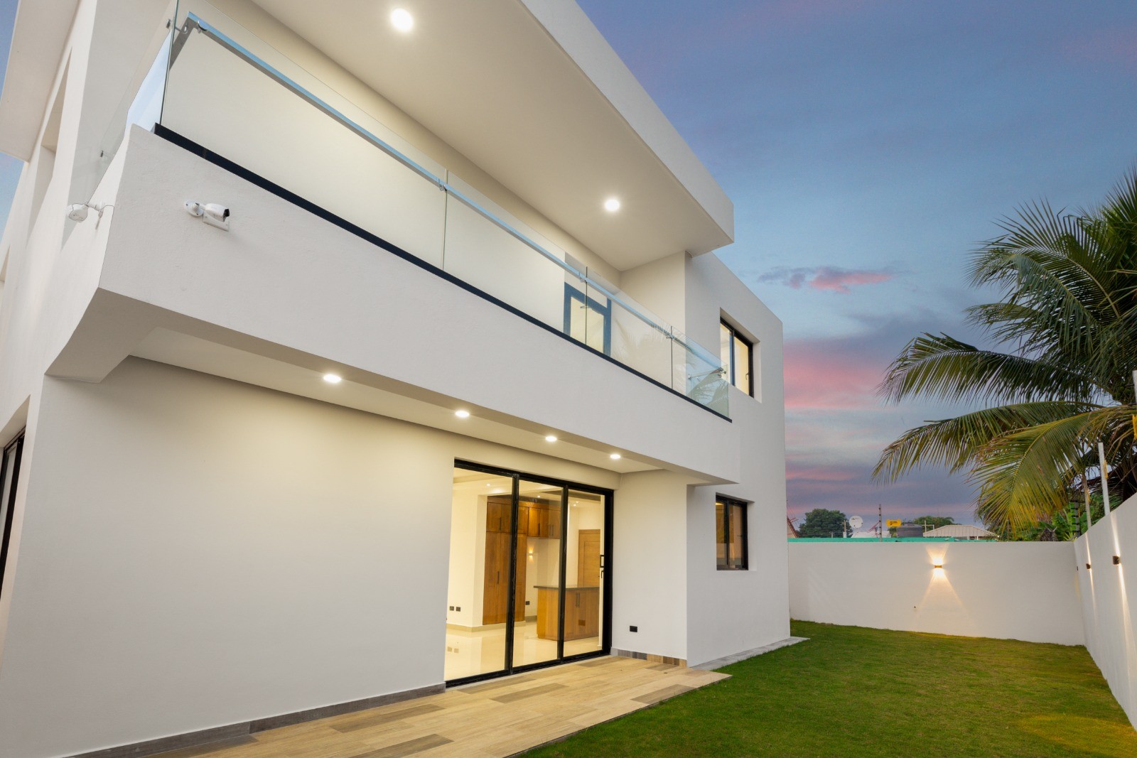 casas - Moderna Vivienda en Residencial Cerrado, Ave. 27 de Febrero 4