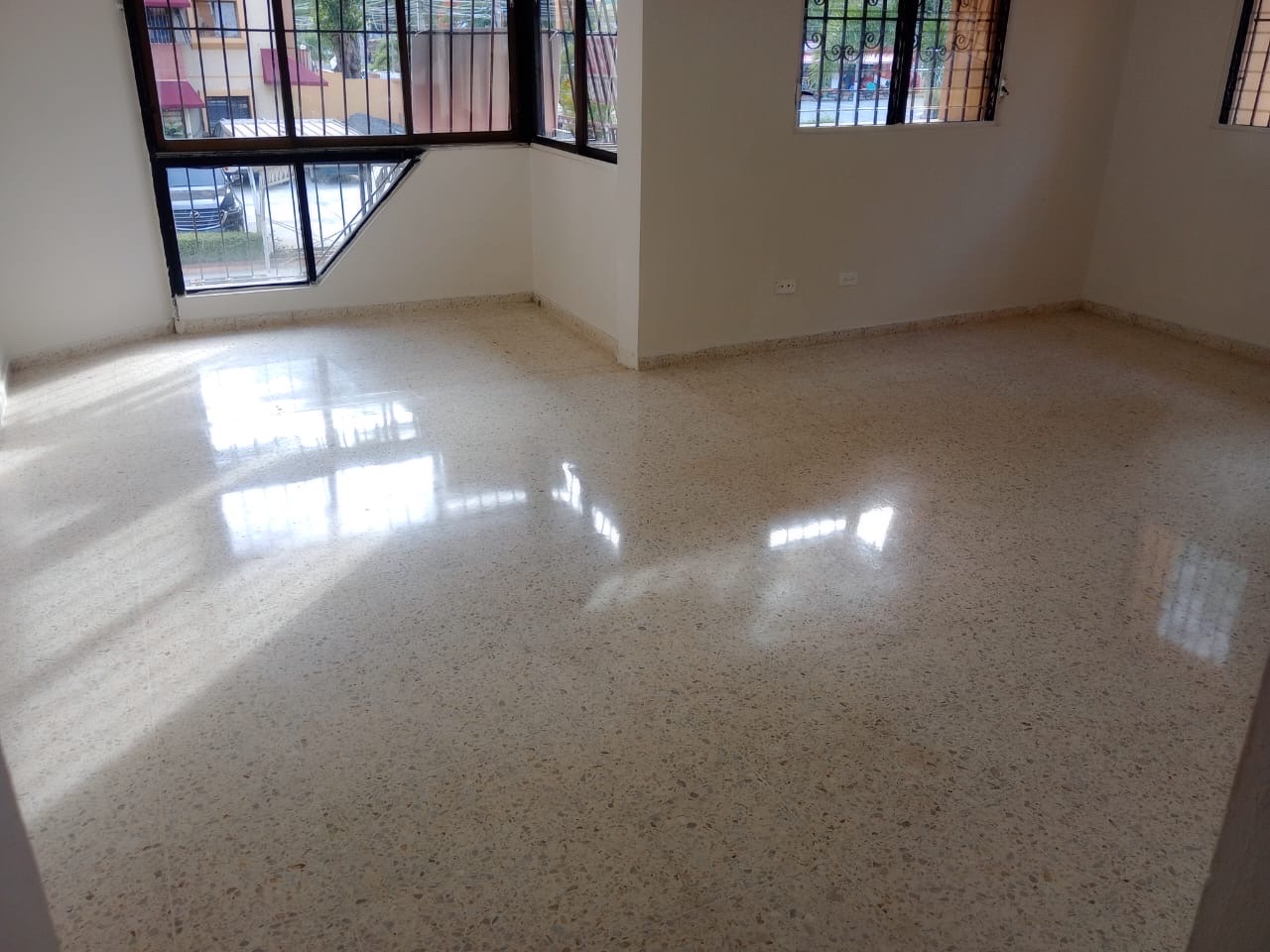 apartamentos - Apartamento en alquiler – 2do piso – 355 m² Totales
 8