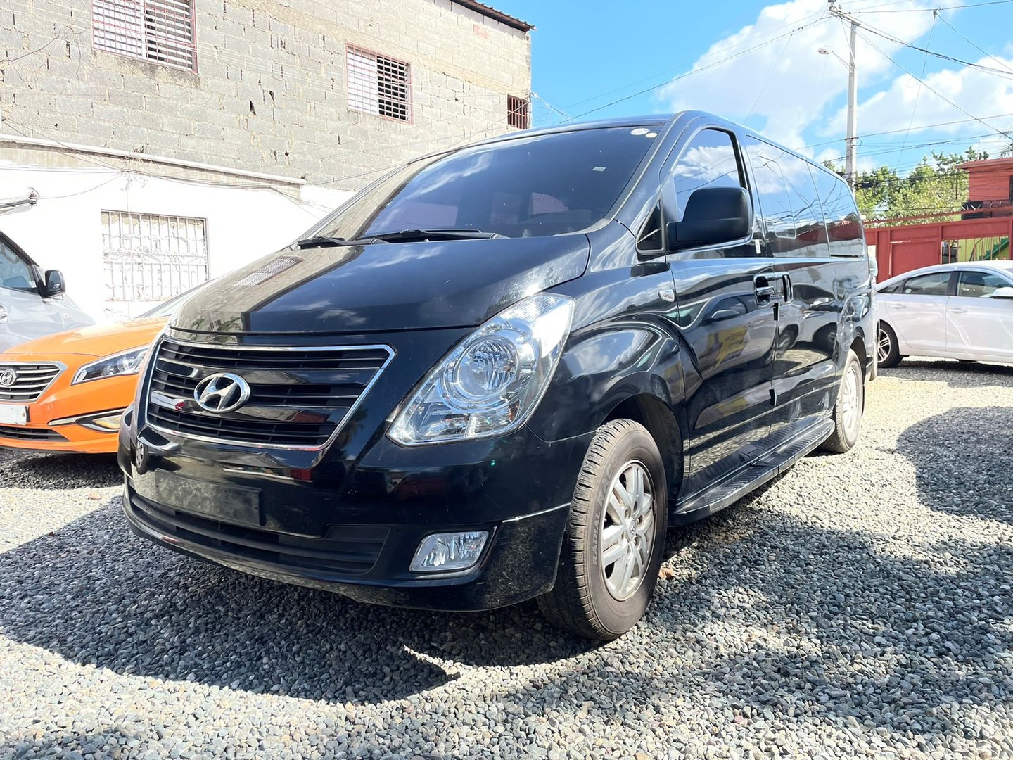 jeepetas y camionetas - HYUNDAI GRAND STAREX 2017 NEGRA 7