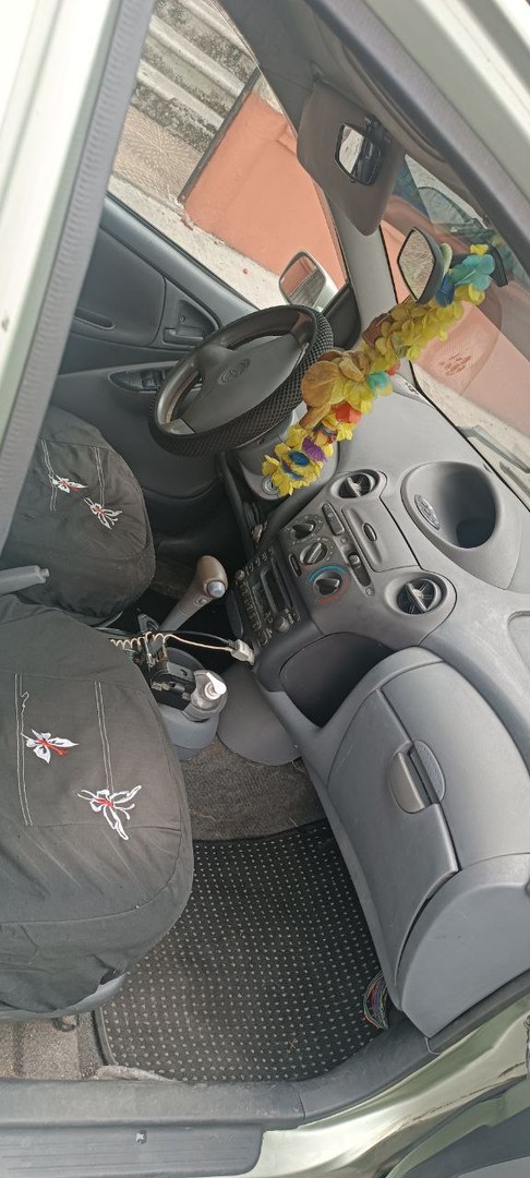 carros - Toyota Vitz 2002 - RD$170 4