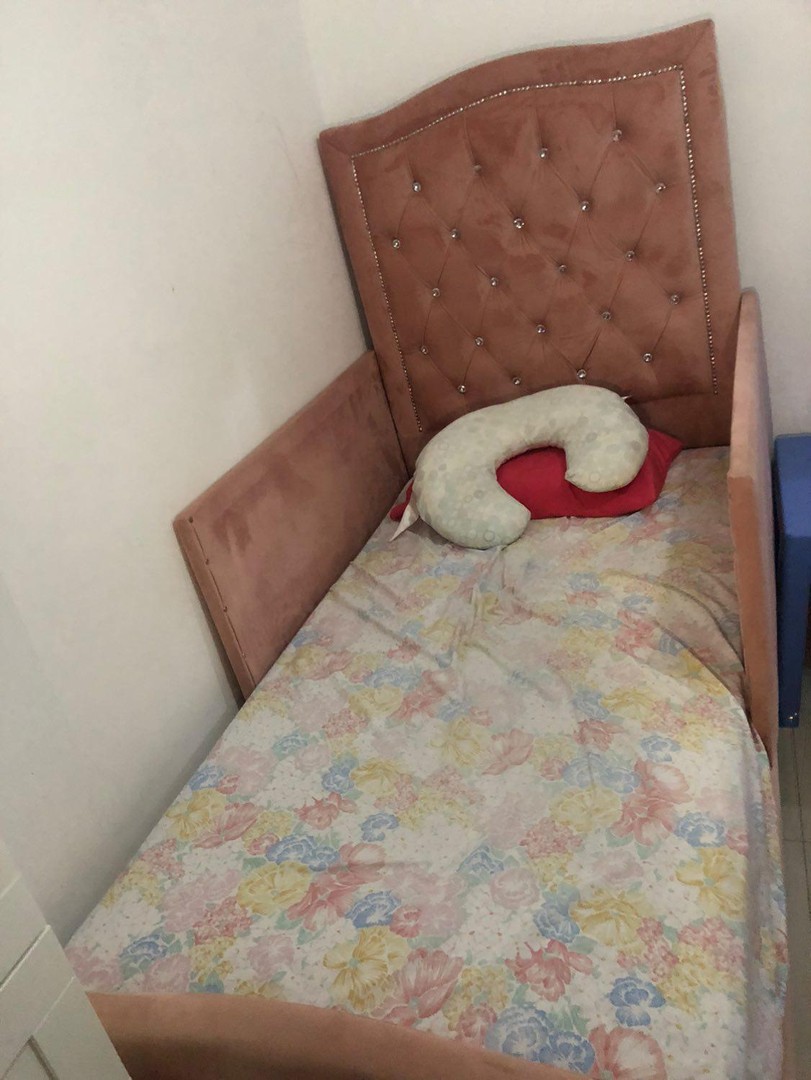 muebles y colchones - Cama teen + base+ baúl rosado 