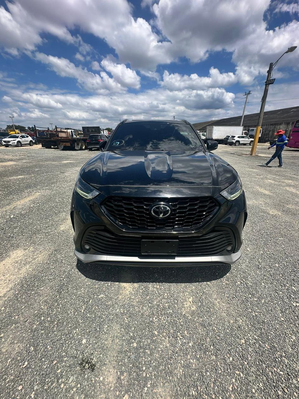 jeepetas y camionetas - Toyota higlander xse 2021 4