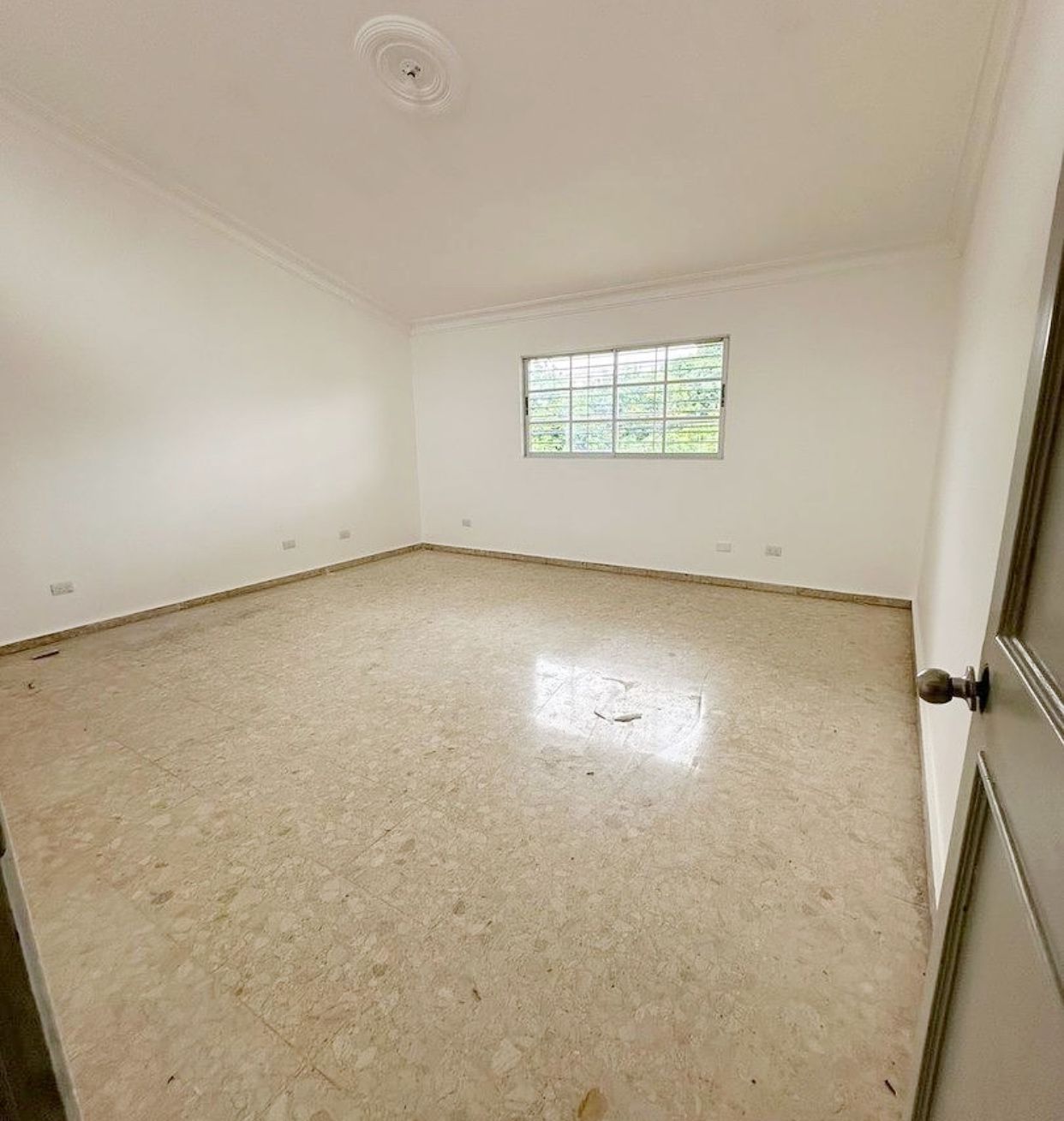casas - Propiedad comercial en Alquiler  3