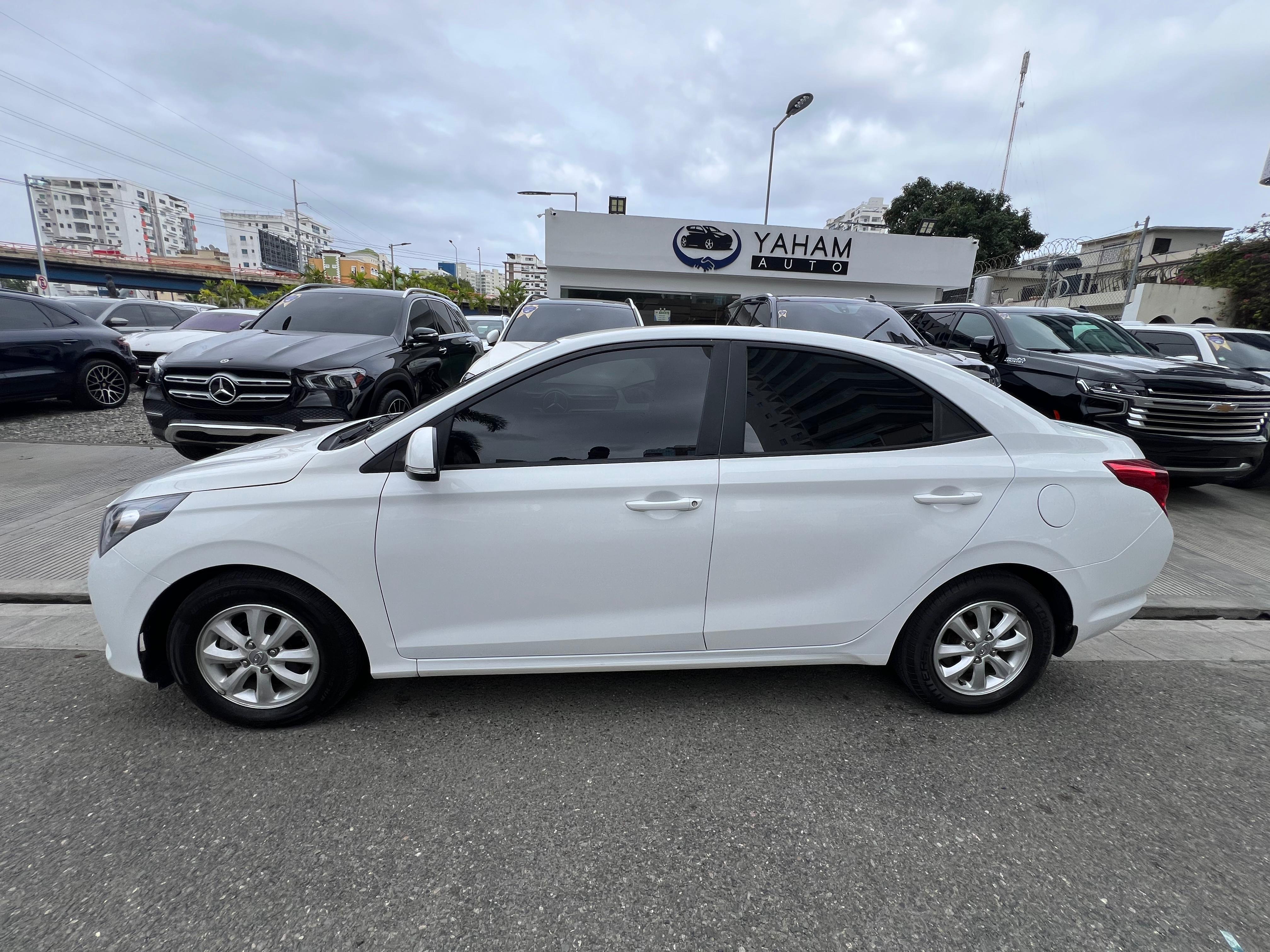 carros - HYUNDAI VERNA 2022 DE LA CASA 3