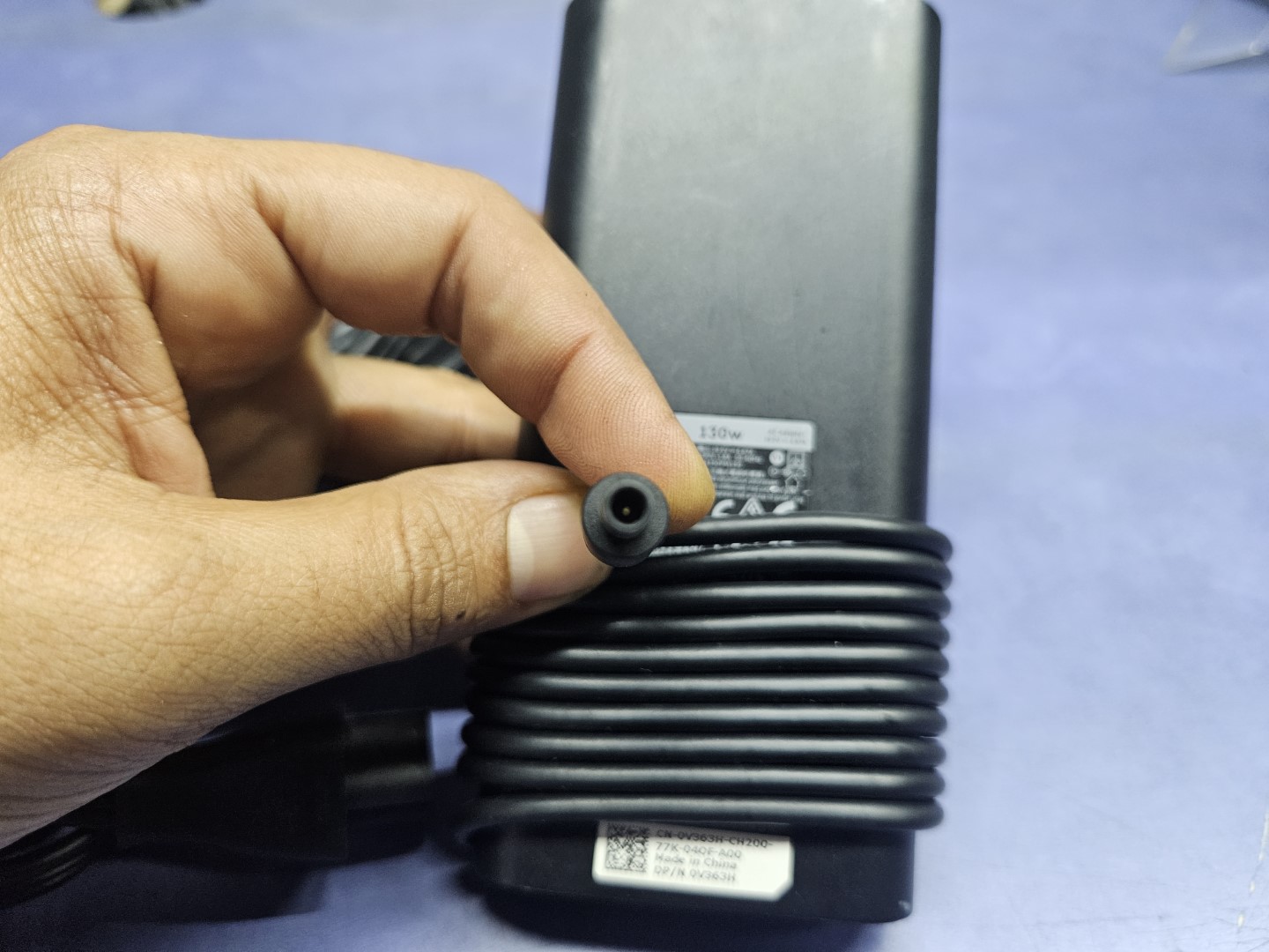 computadoras y laptops - Cargador Dell plug fino y ancho 130W original 3