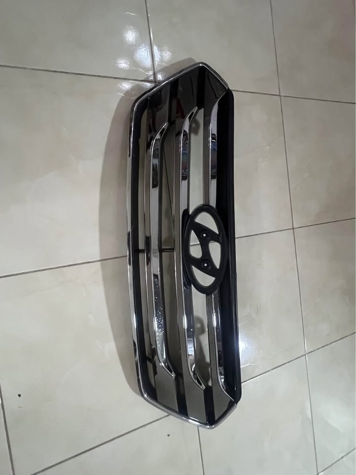 accesorios para vehiculos - Parrilla original de Bomper delantero de Santa Fe  5