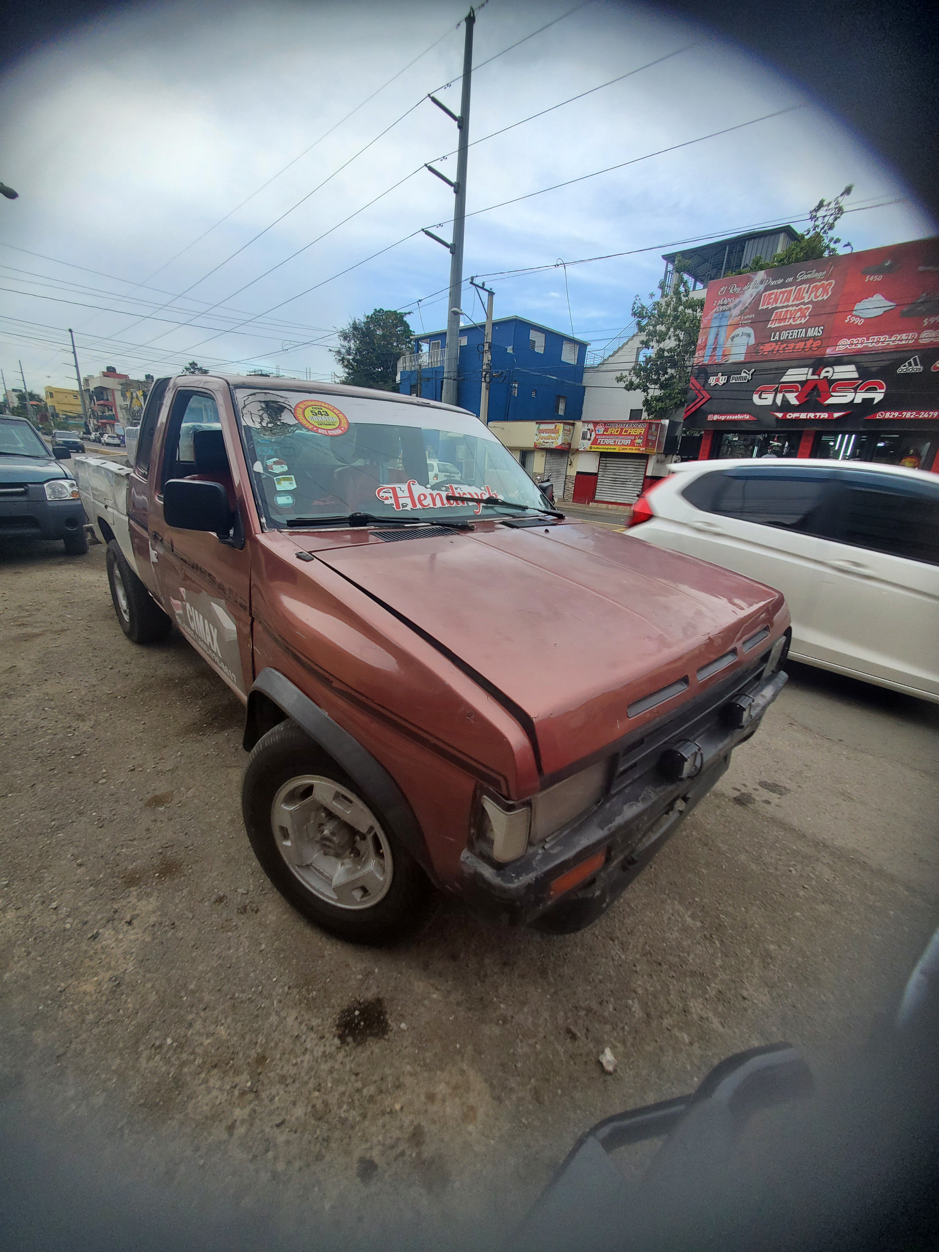 jeepetas y camionetas - Vendo camioneta Nissan negociable. $425,000 negociable. 7
