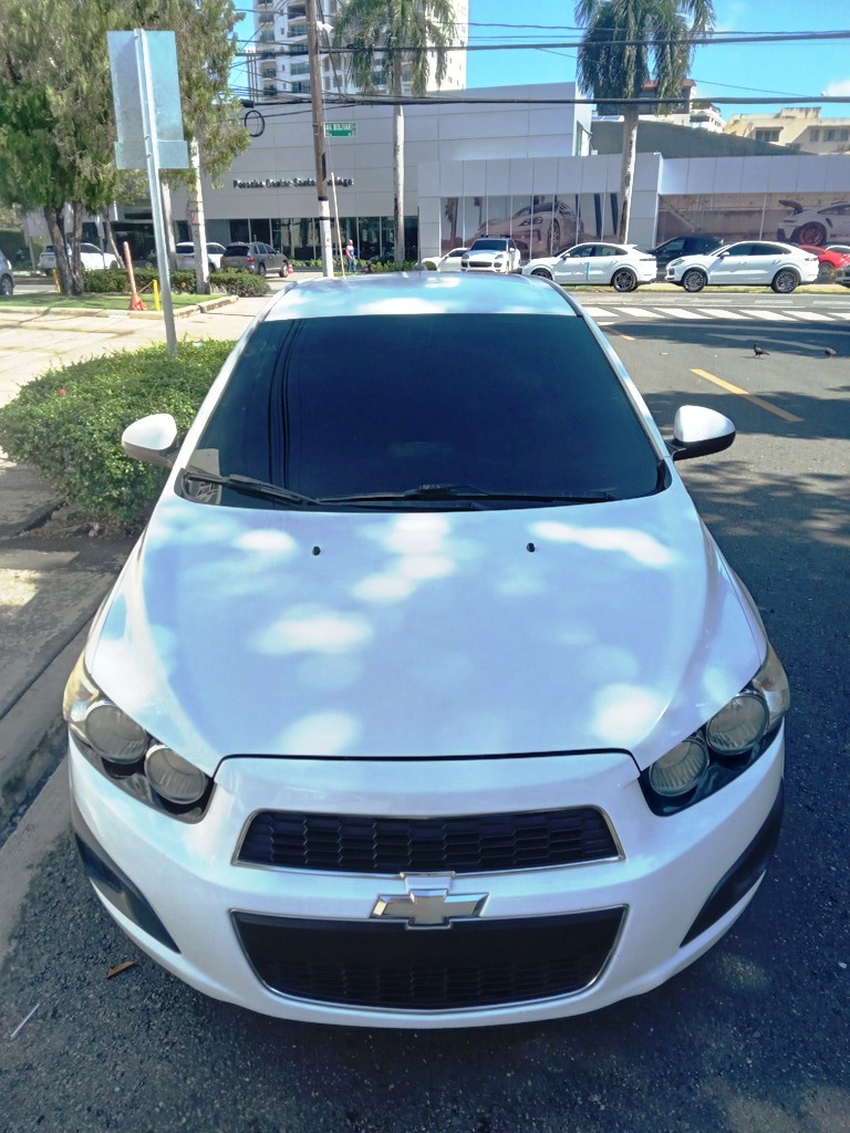 carros - Chevy Sonic LS Hatchback 2015 Manual