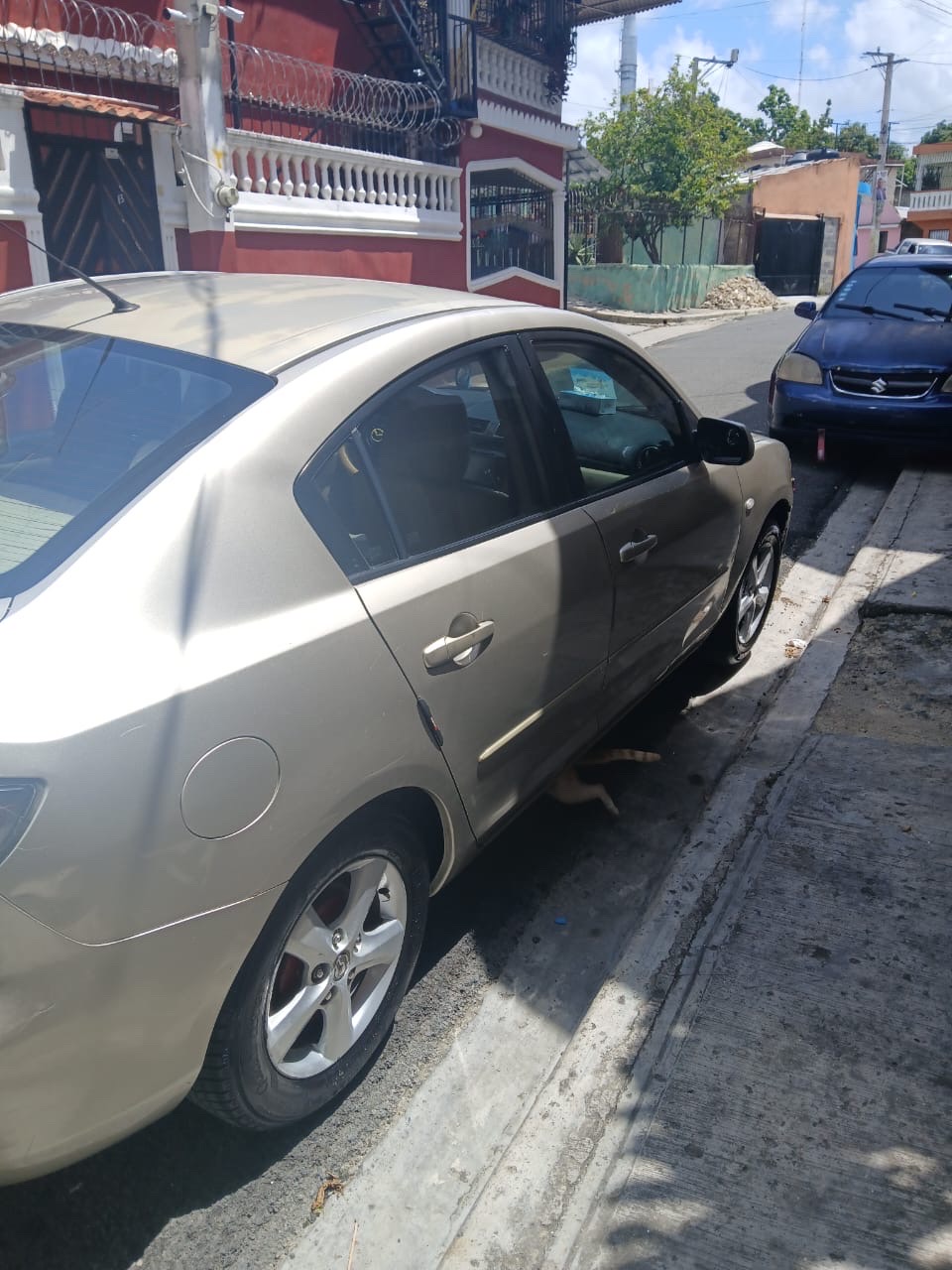 carros - cristal eléctrico, aire nítido, radio AMFM y cidy, color gris , Trictonico . 3