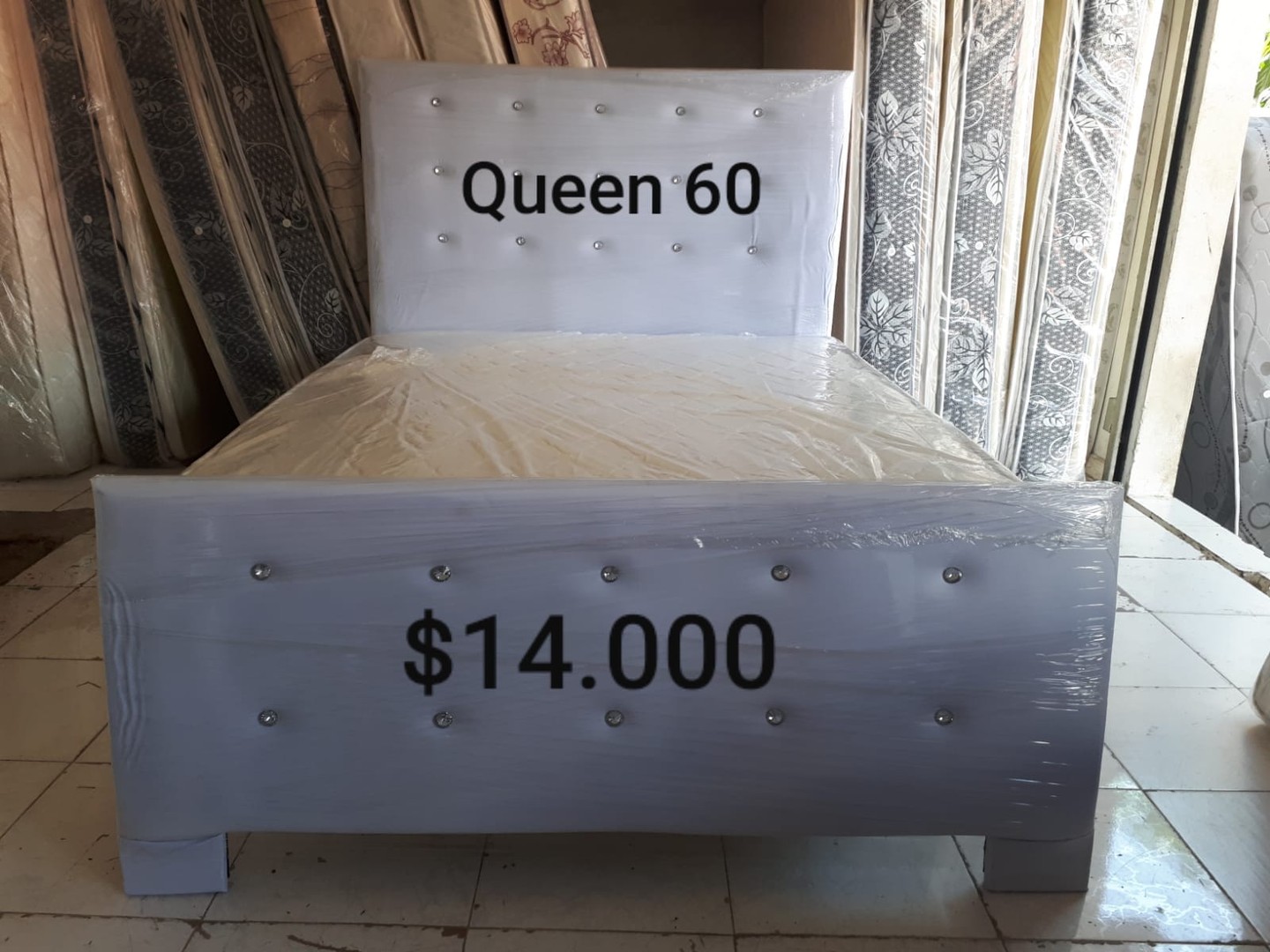 muebles y colchones - Cama Tapizada con Colchón Gris y Blanca  2