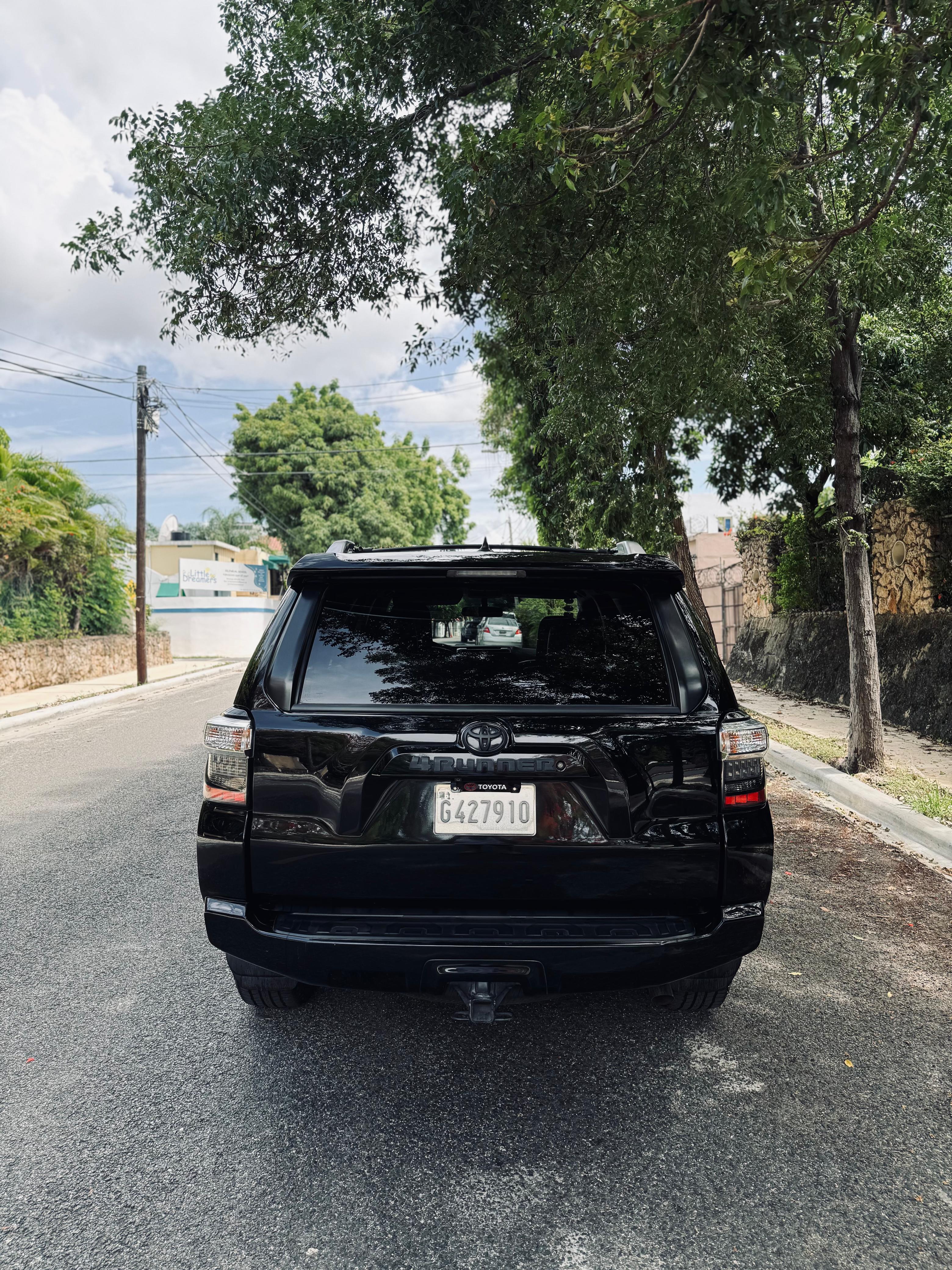 jeepetas y camionetas - Toyota 4Runner SR5 Negra 8