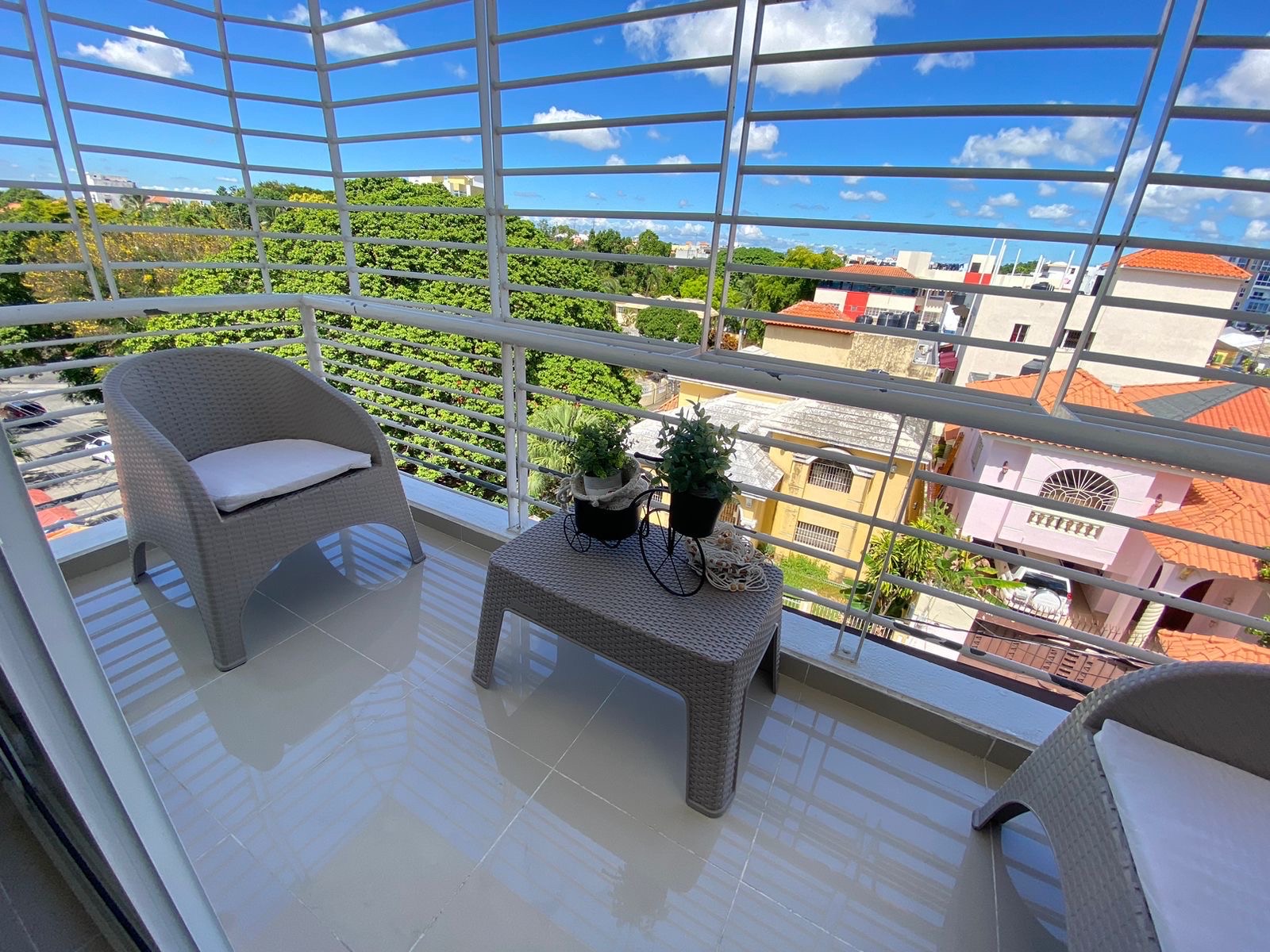 apartamentos - venta de apartamento de lujo en vista hermosa Santo Domingo este 100mts 1