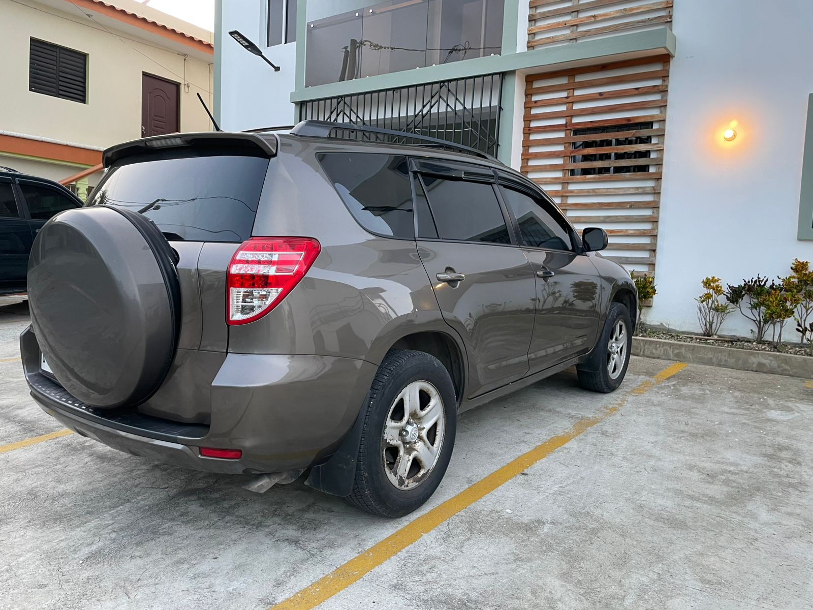 jeepetas y camionetas - Toyota Rav4 2012 4x2, en muy buen estado 6