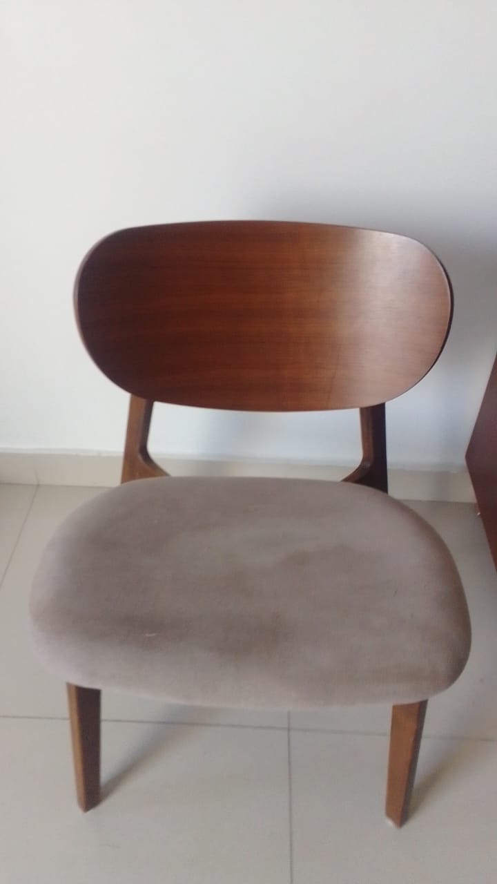 muebles y colchones - 2 sillas de maderas modernas compradas en Ilumel en excelente estado 2