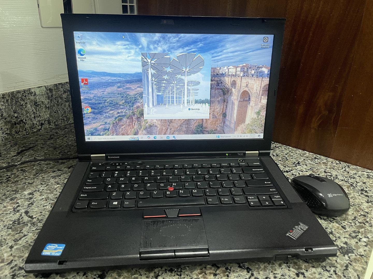 computadoras y laptops - Laptop Lenovo ThinkPad i5 – 12 GB RAM - RD$5,200 negociable