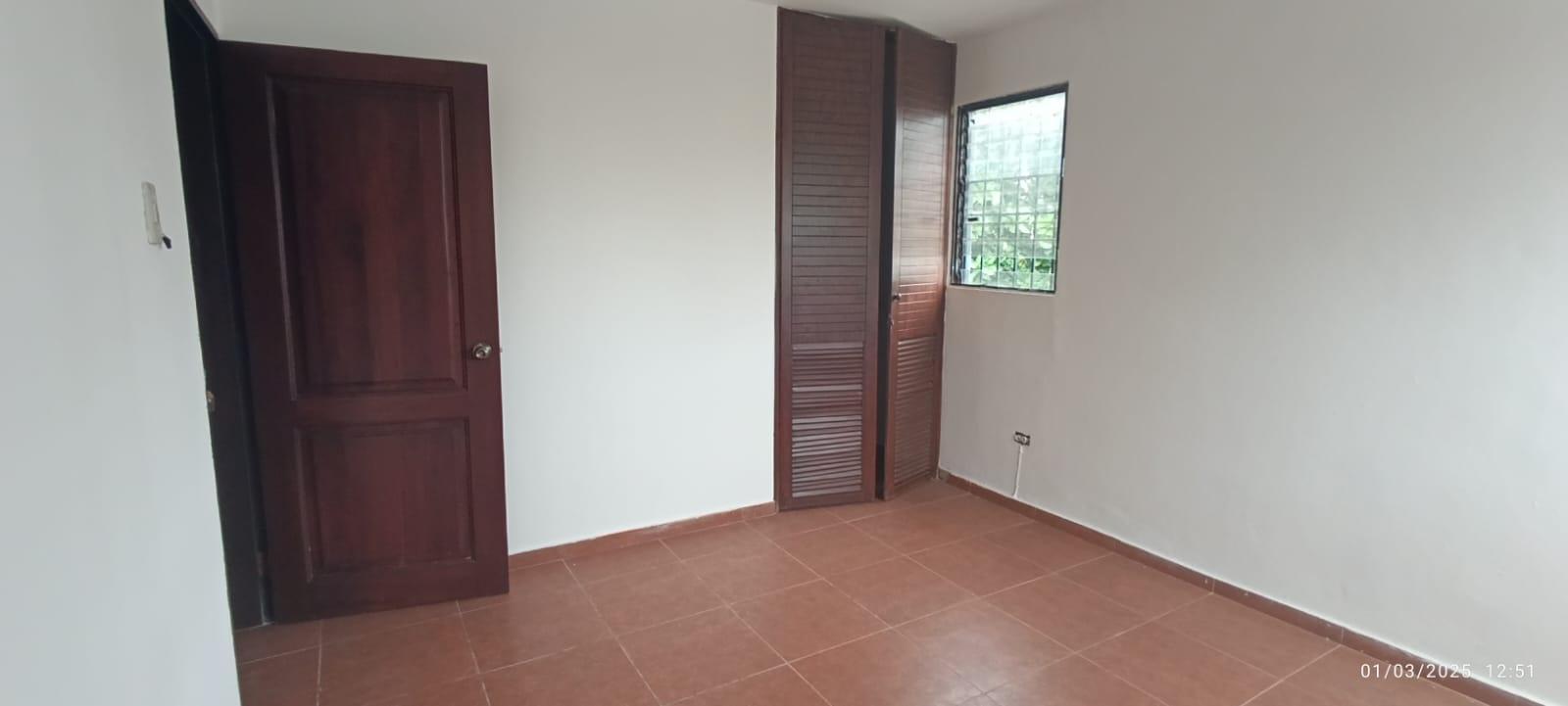 oficinas y locales comerciales - OFICINA OPORTUNIDAD DE 130 mts, excelente distribución, parqueos varios 5