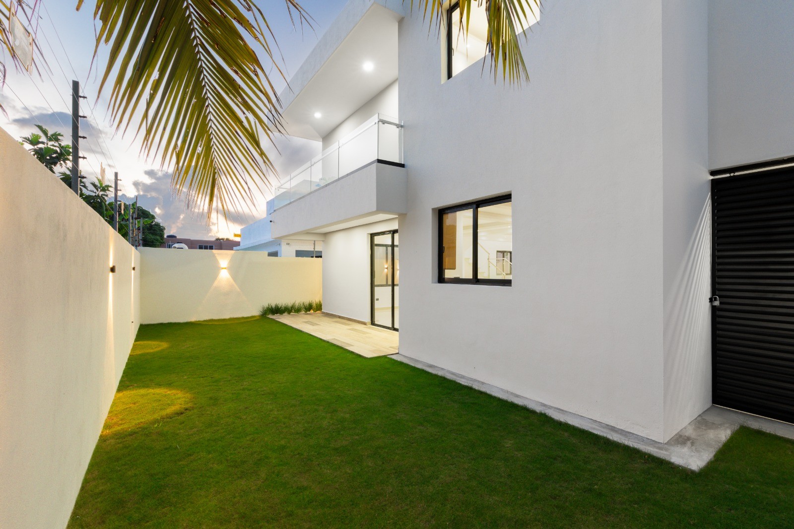 casas - Moderna Vivienda en Residencial Cerrado, Ave. 27 de Febrero 5