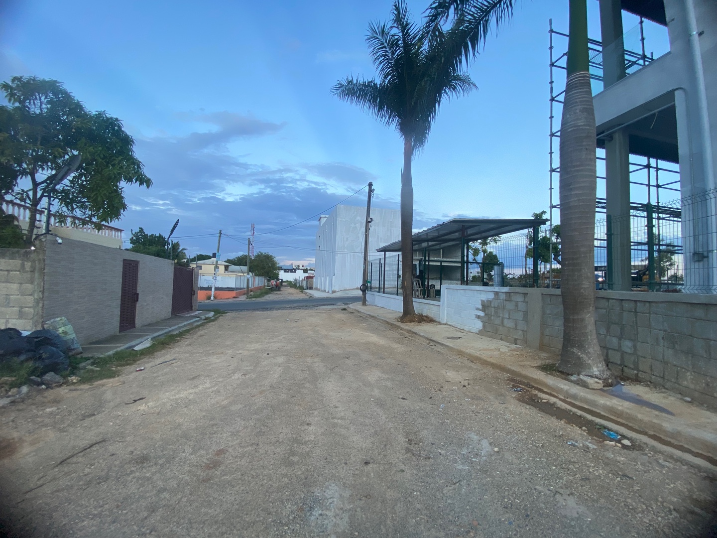 solares y terrenos - Venta Solar de 300mts, ubicado al lado de la Av. Ecologíca, Res. Regina.   4