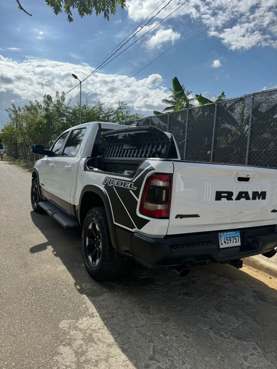 jeepetas y camionetas - Se vende de oportunidad Camioneta de alta gama 4