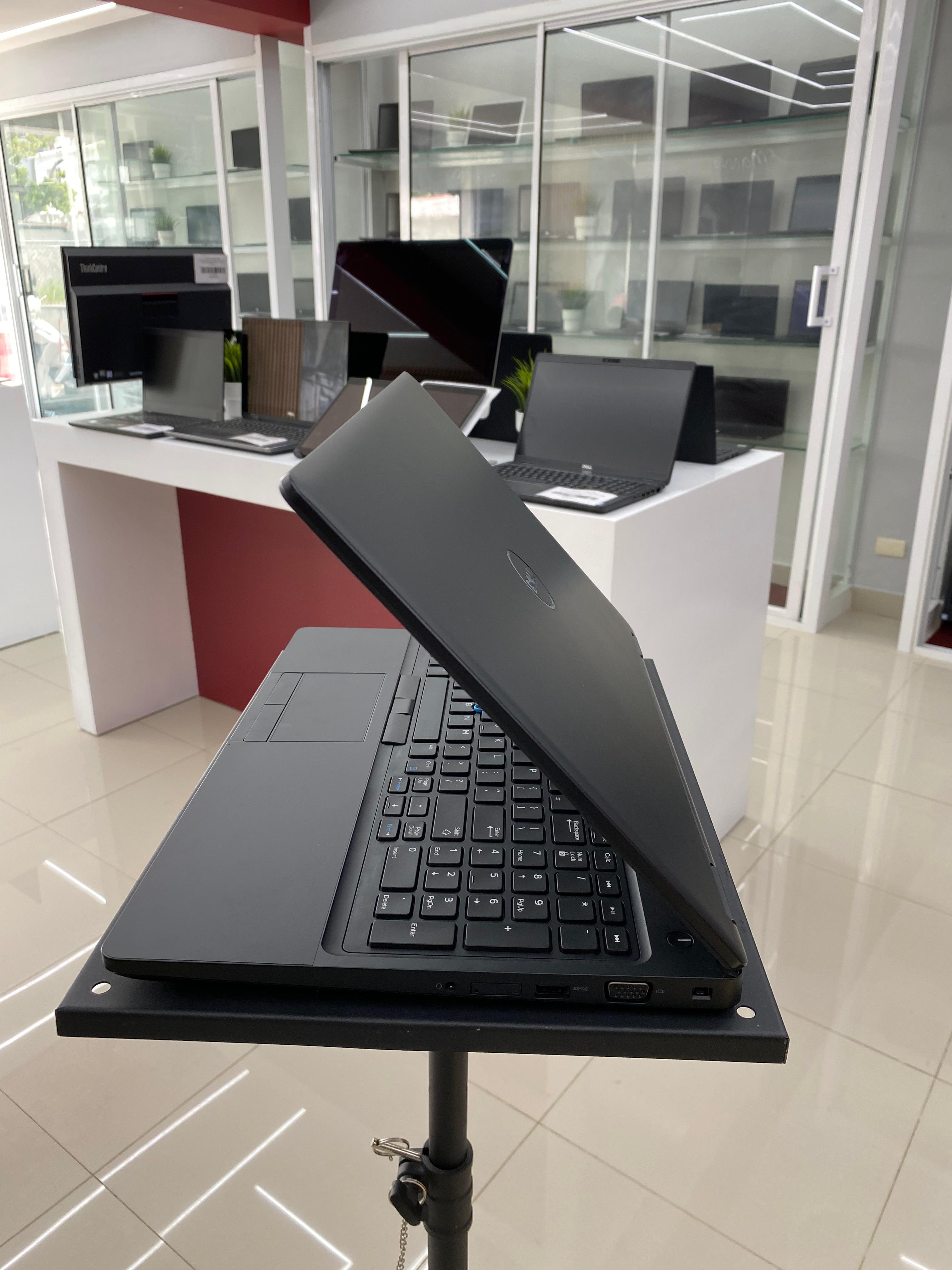 computadoras y laptops - Laptop Dell Latitude E5580 core i5 7ma Gen 15.6 pu 1