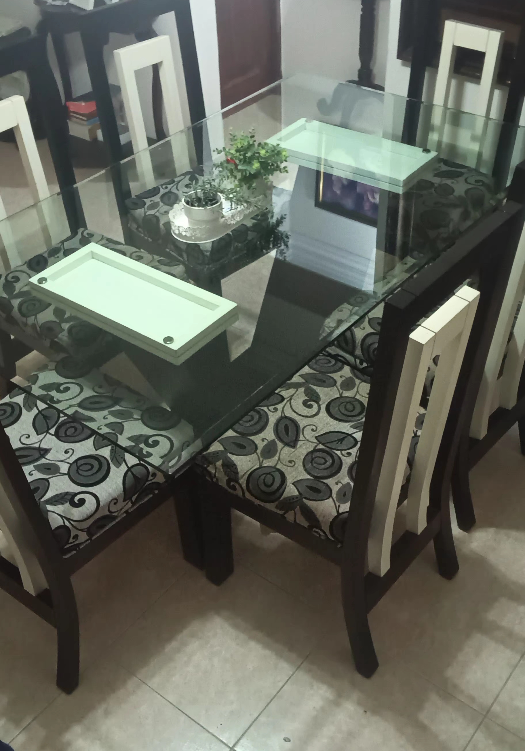 muebles y colchones - Vendo juego de comedor de 6 sillas.  0