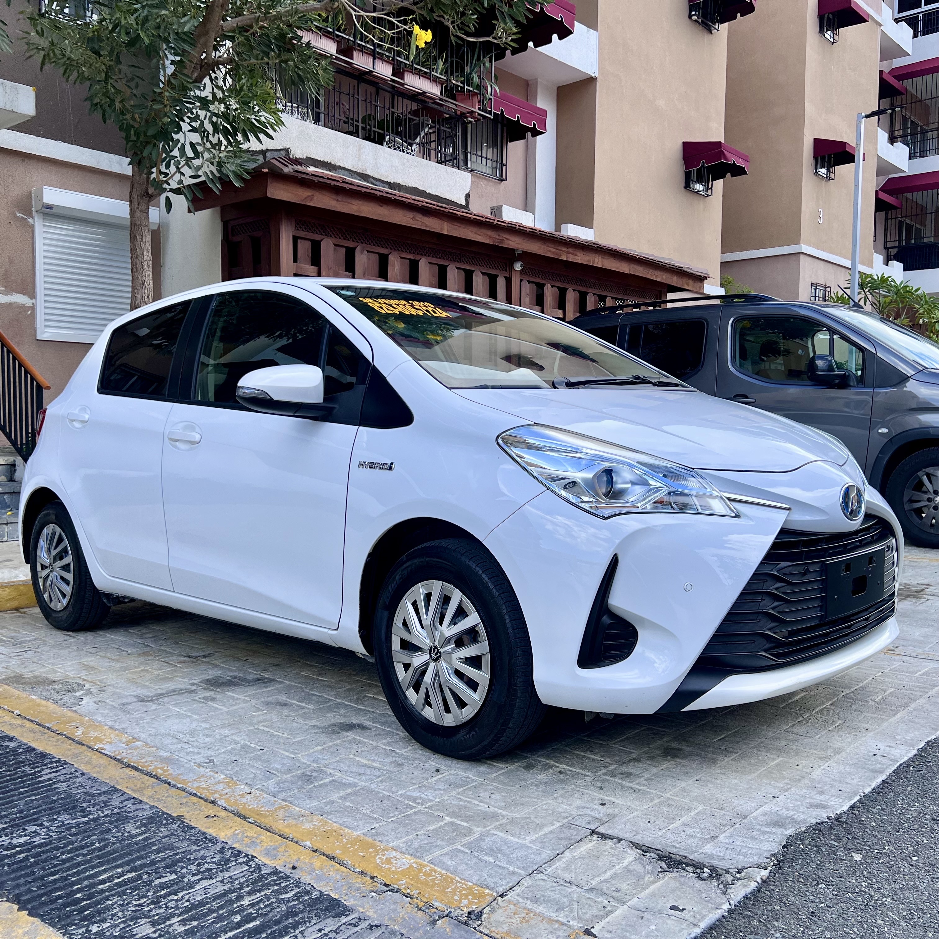 carros - Toyota Vitz Híbrido 2019 en venta - exelente para andar en la ciudad.  2