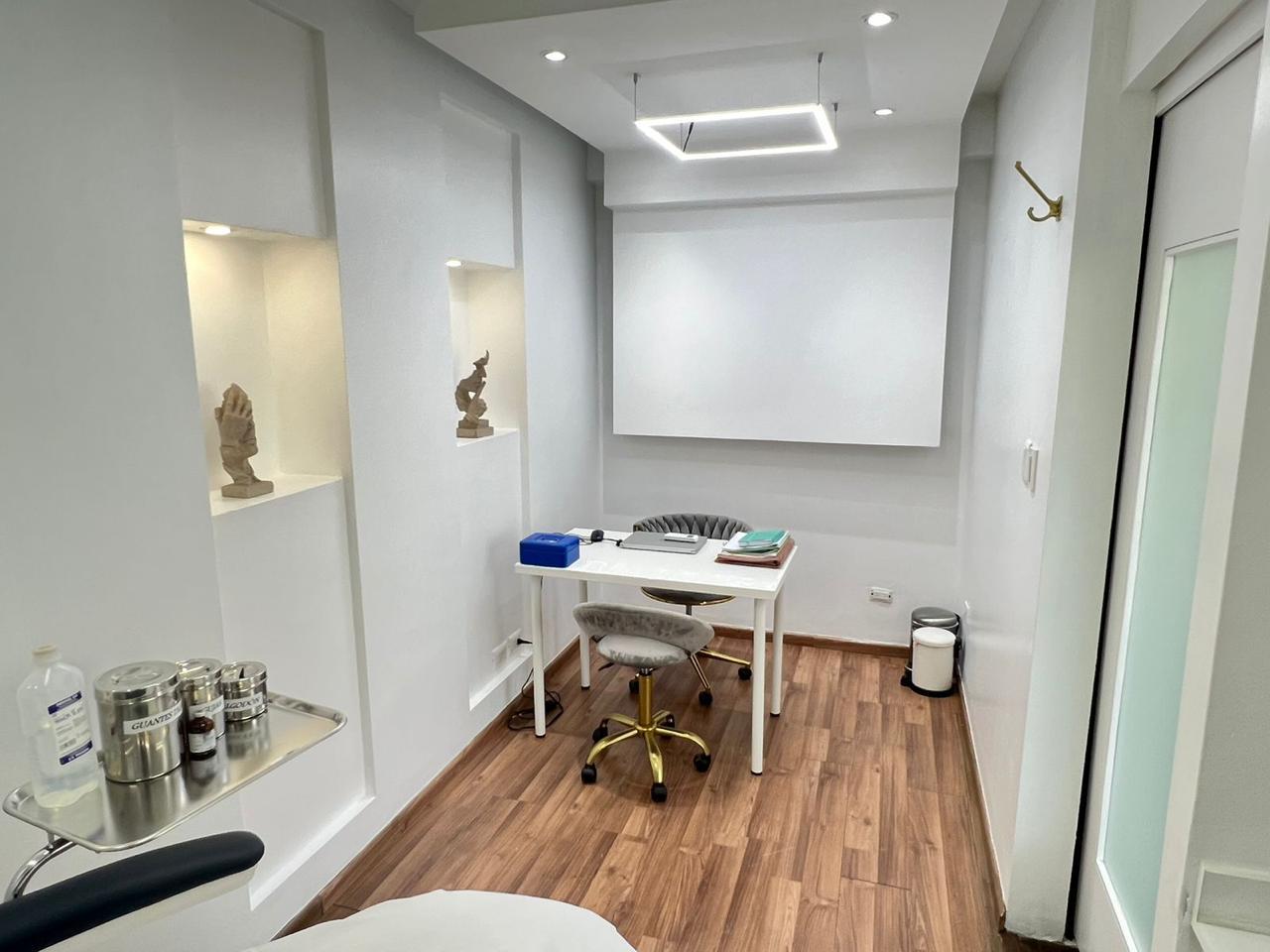 oficinas y locales comerciales - Consultorio en Alquiler en Plaza Paseo de la Churchill. 4