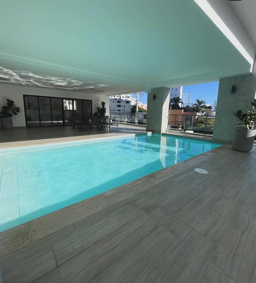 apartamentos - Vendo serralles piso 10 una hab 1.5 baños parqueo  3