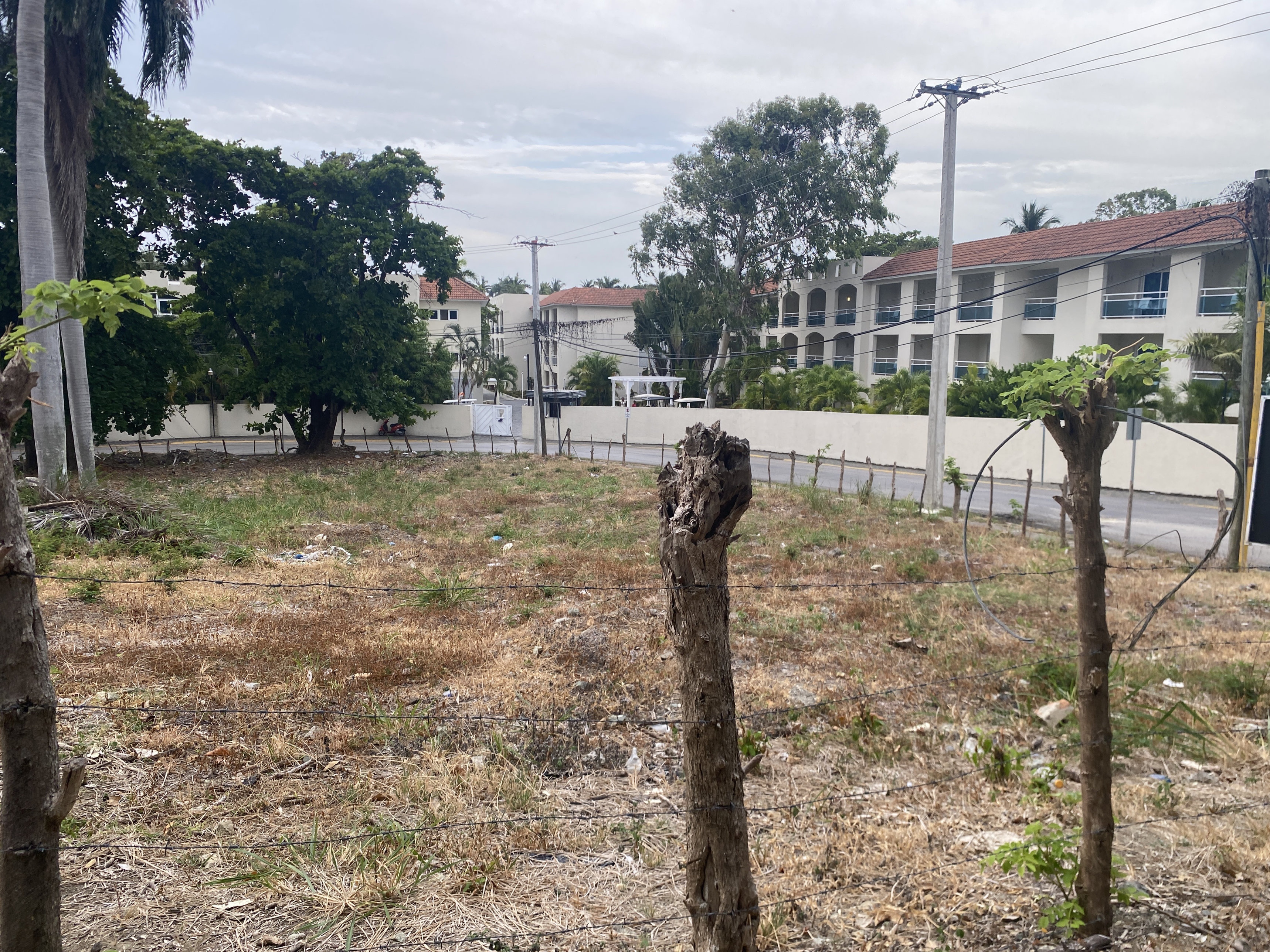 solares y terrenos - solar próximo a la playa en cofresi Pto plata  4