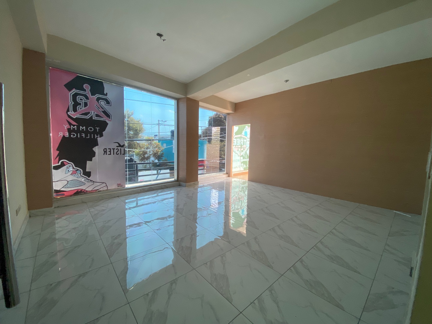 oficinas y locales comerciales - Local comercial en renta segundo nivel plaza Bolívar próximo a la padre las casa 1