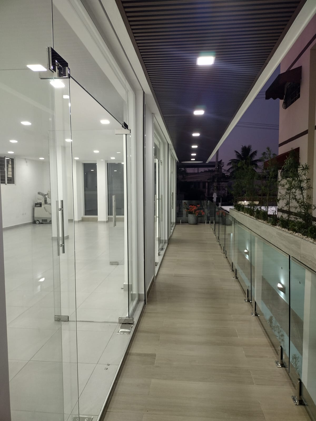 oficinas y locales comerciales - Alquiler de locales comerciales en Alma Rosa I 2