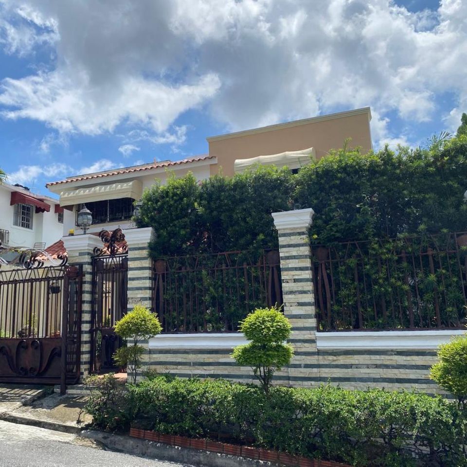 casas - Casa en venta en avenida República de Colombia  0